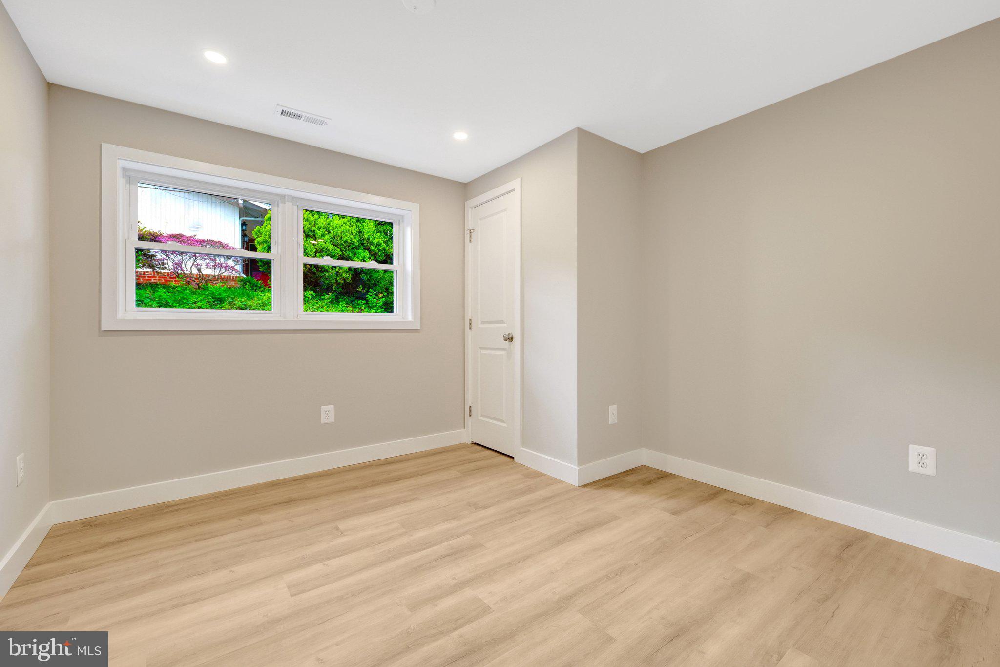 COUNTRY CLUB HILLS - Residential