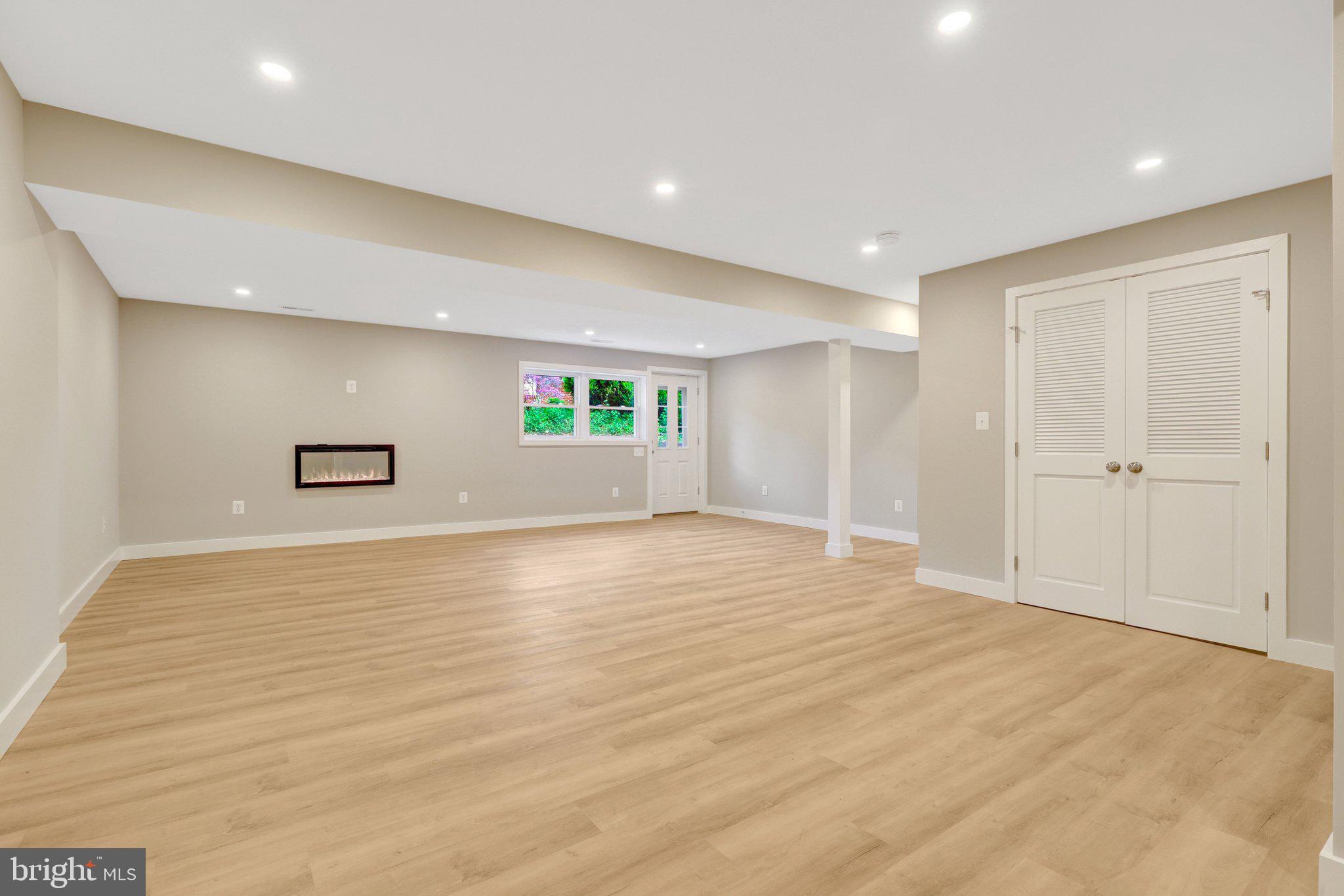 COUNTRY CLUB HILLS - Residential