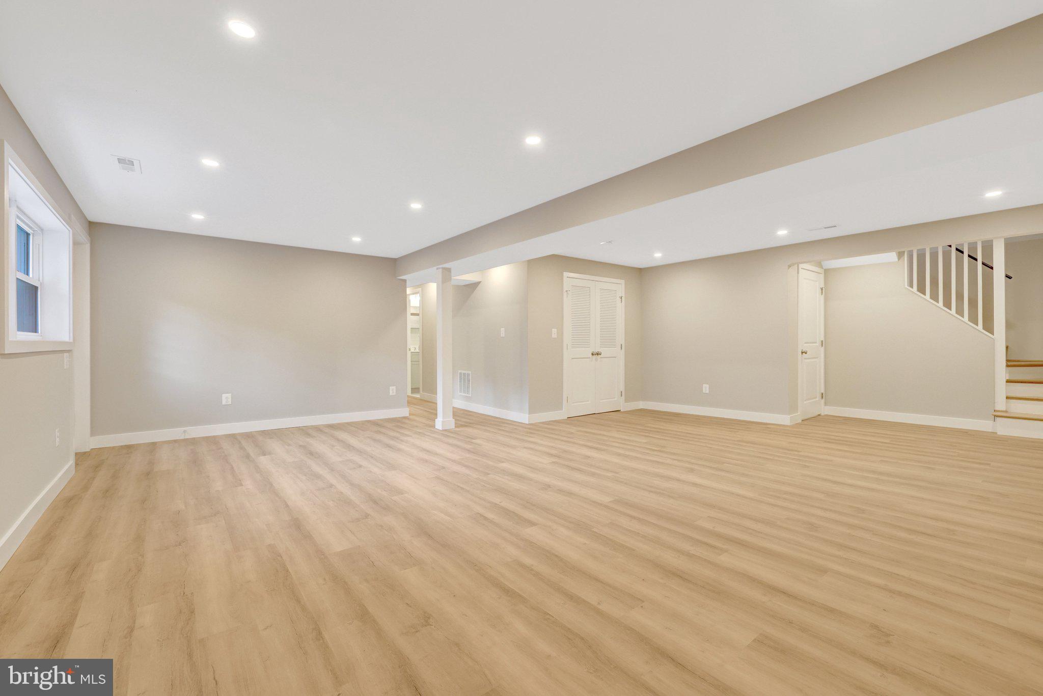 COUNTRY CLUB HILLS - Residential