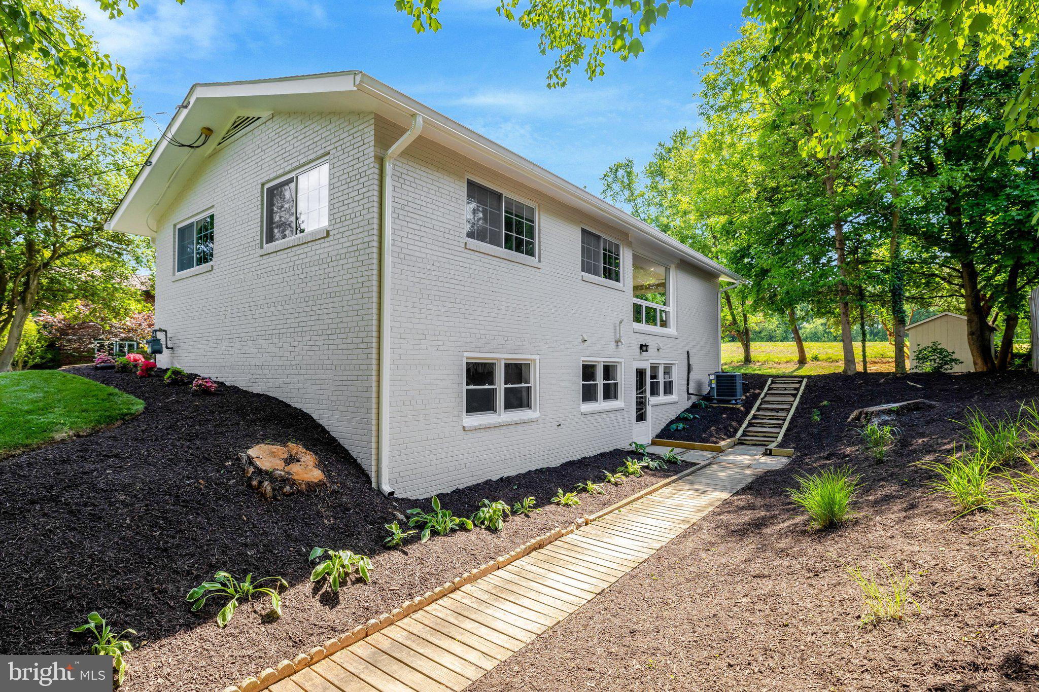 COUNTRY CLUB HILLS - Residential