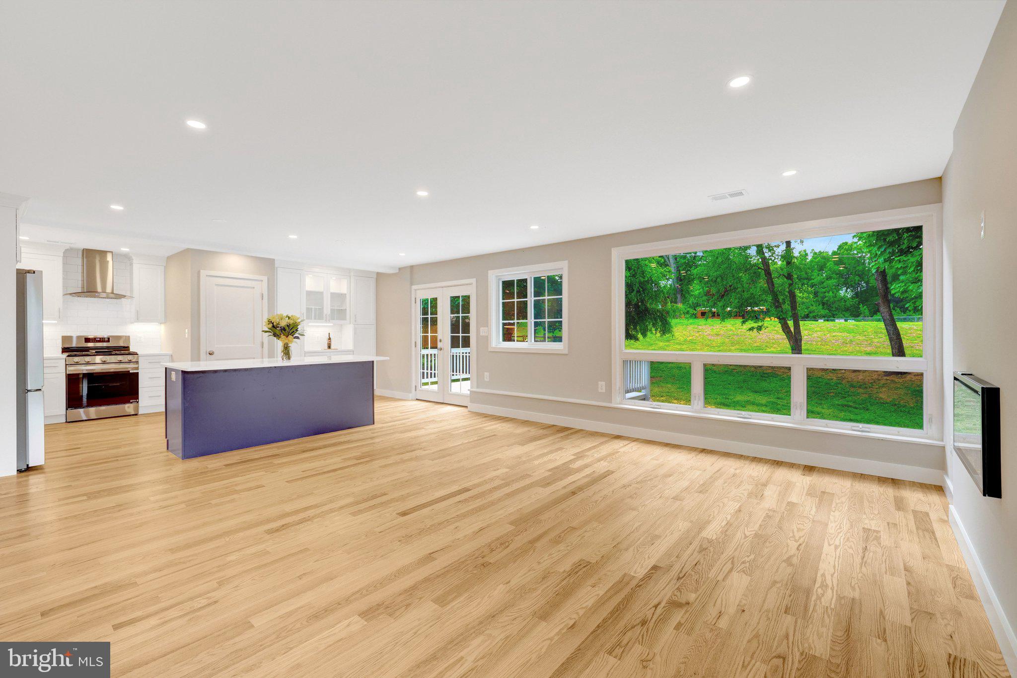 COUNTRY CLUB HILLS - Residential