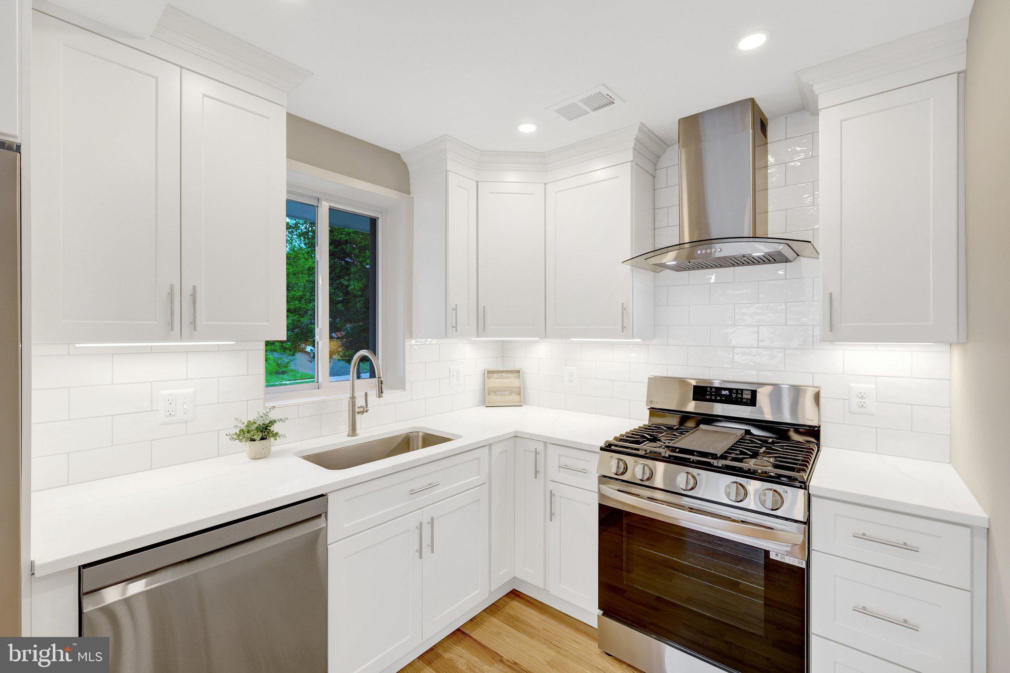 COUNTRY CLUB HILLS - Residential