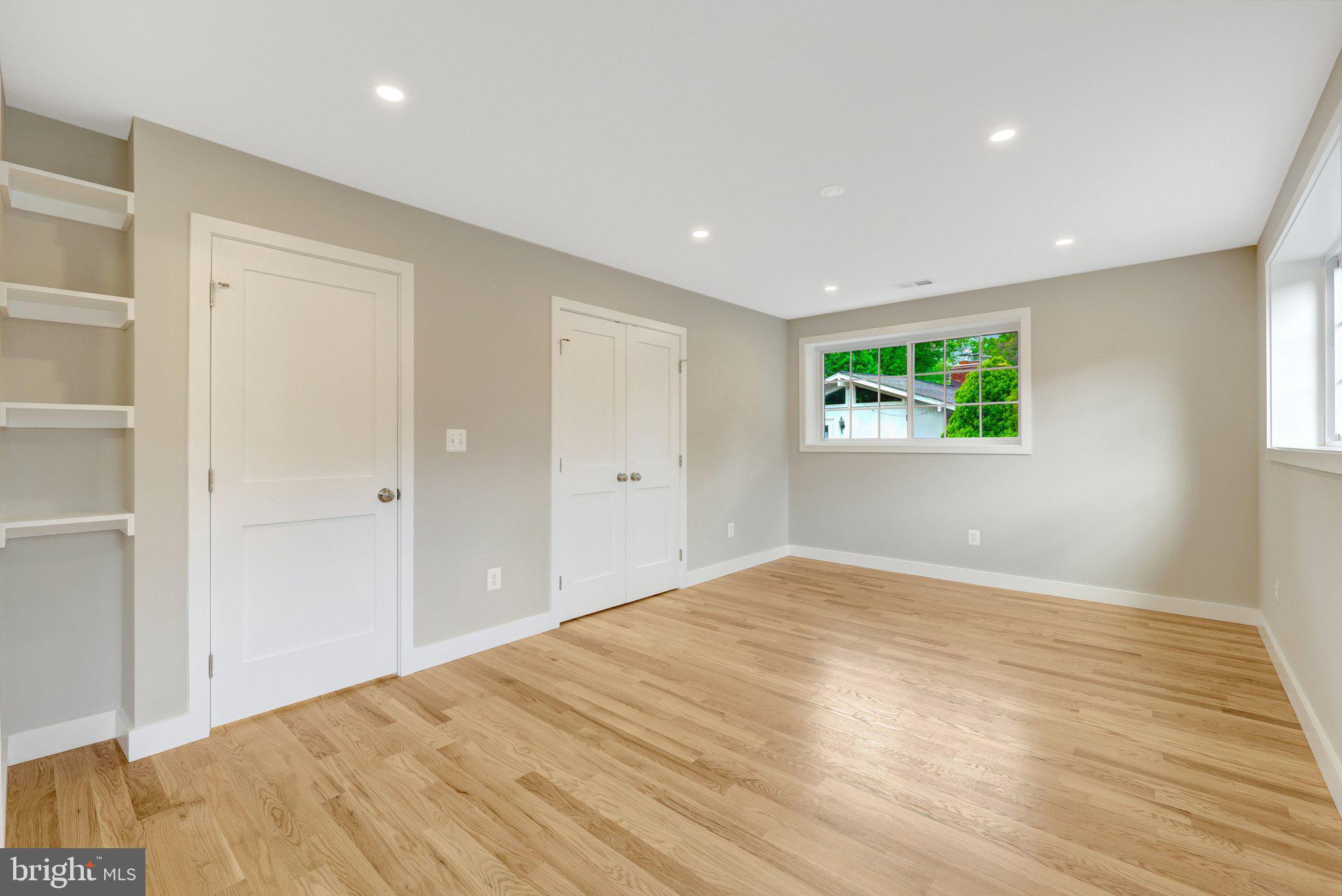 COUNTRY CLUB HILLS - Residential