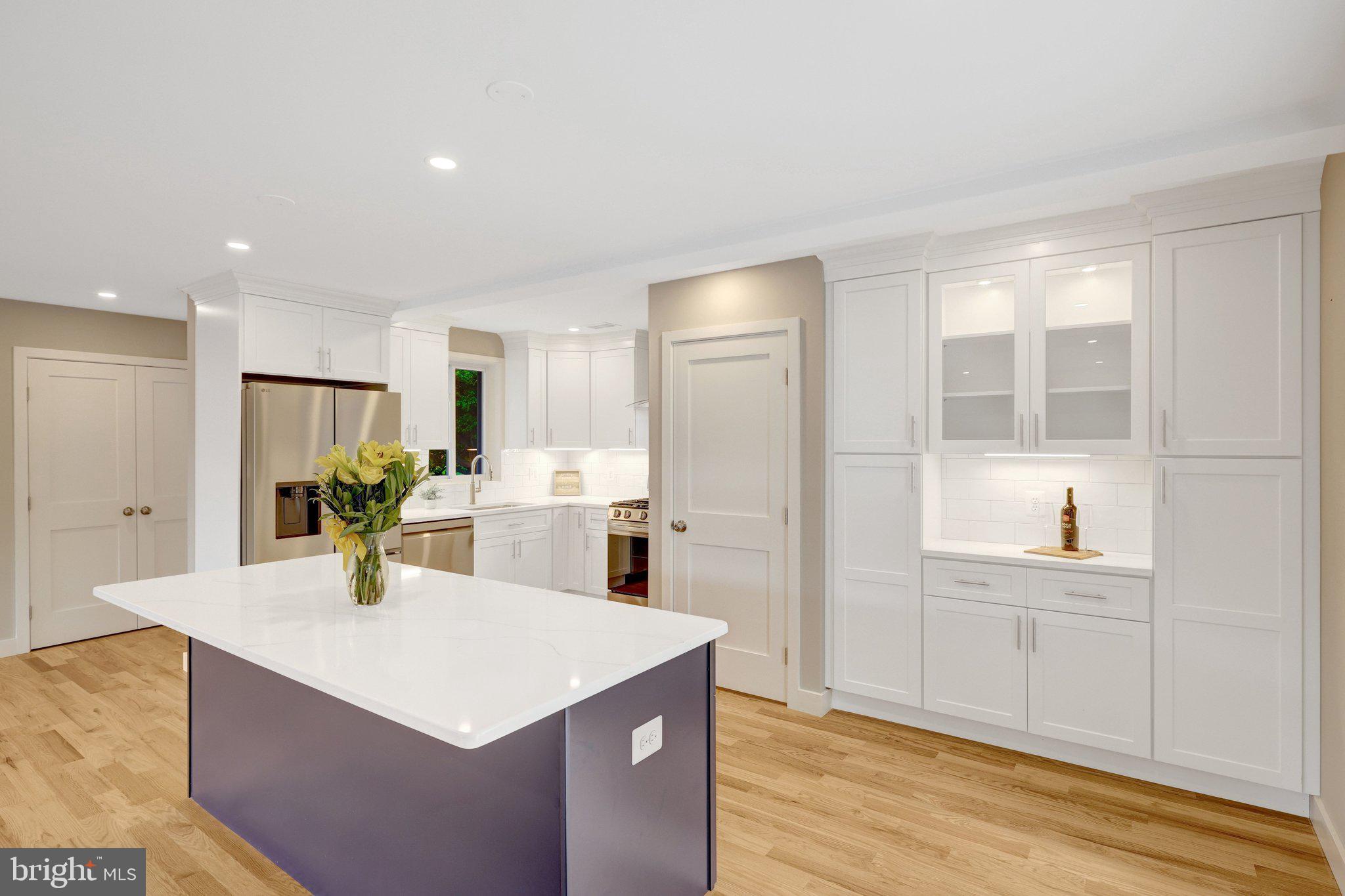 COUNTRY CLUB HILLS - Residential