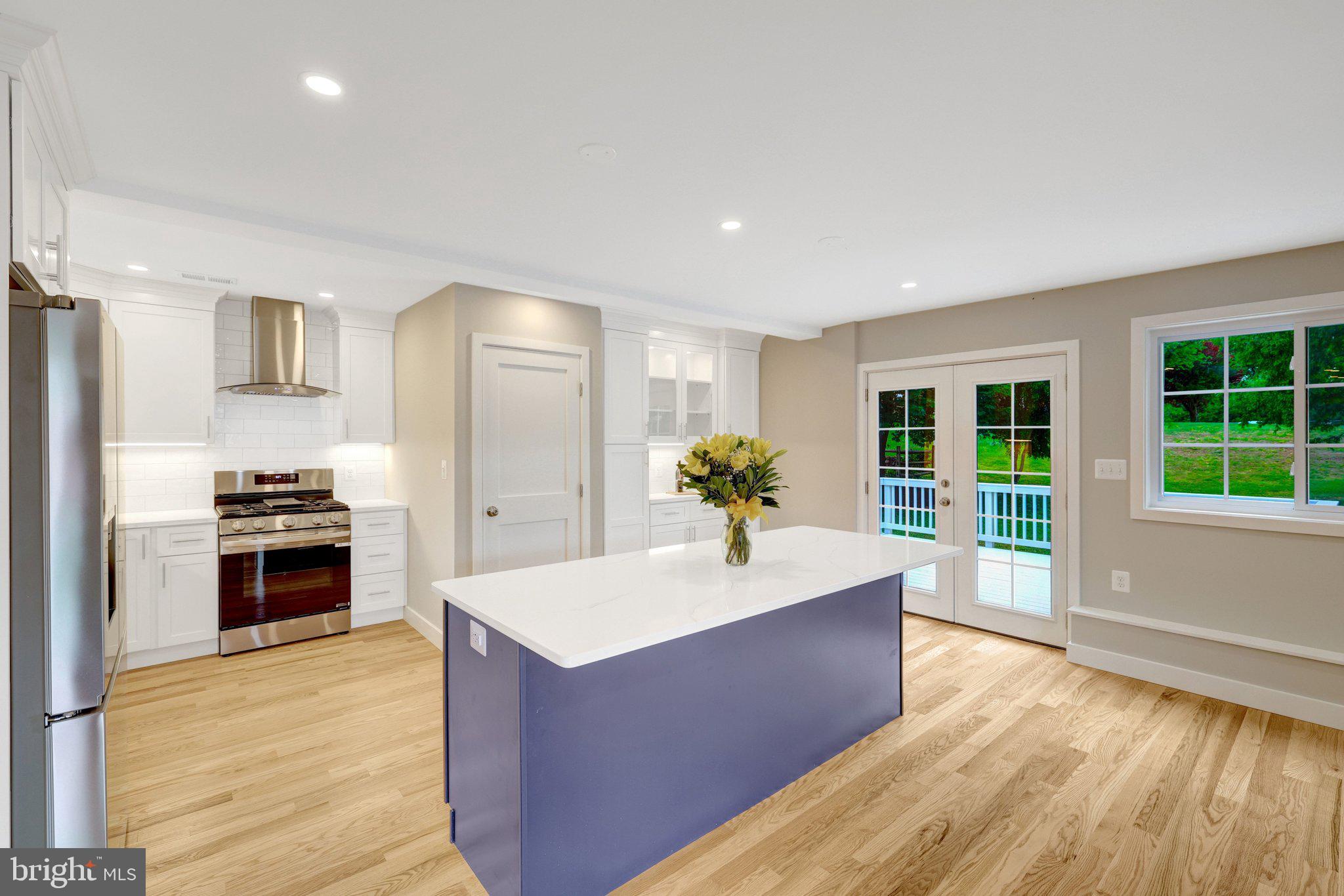 COUNTRY CLUB HILLS - Residential