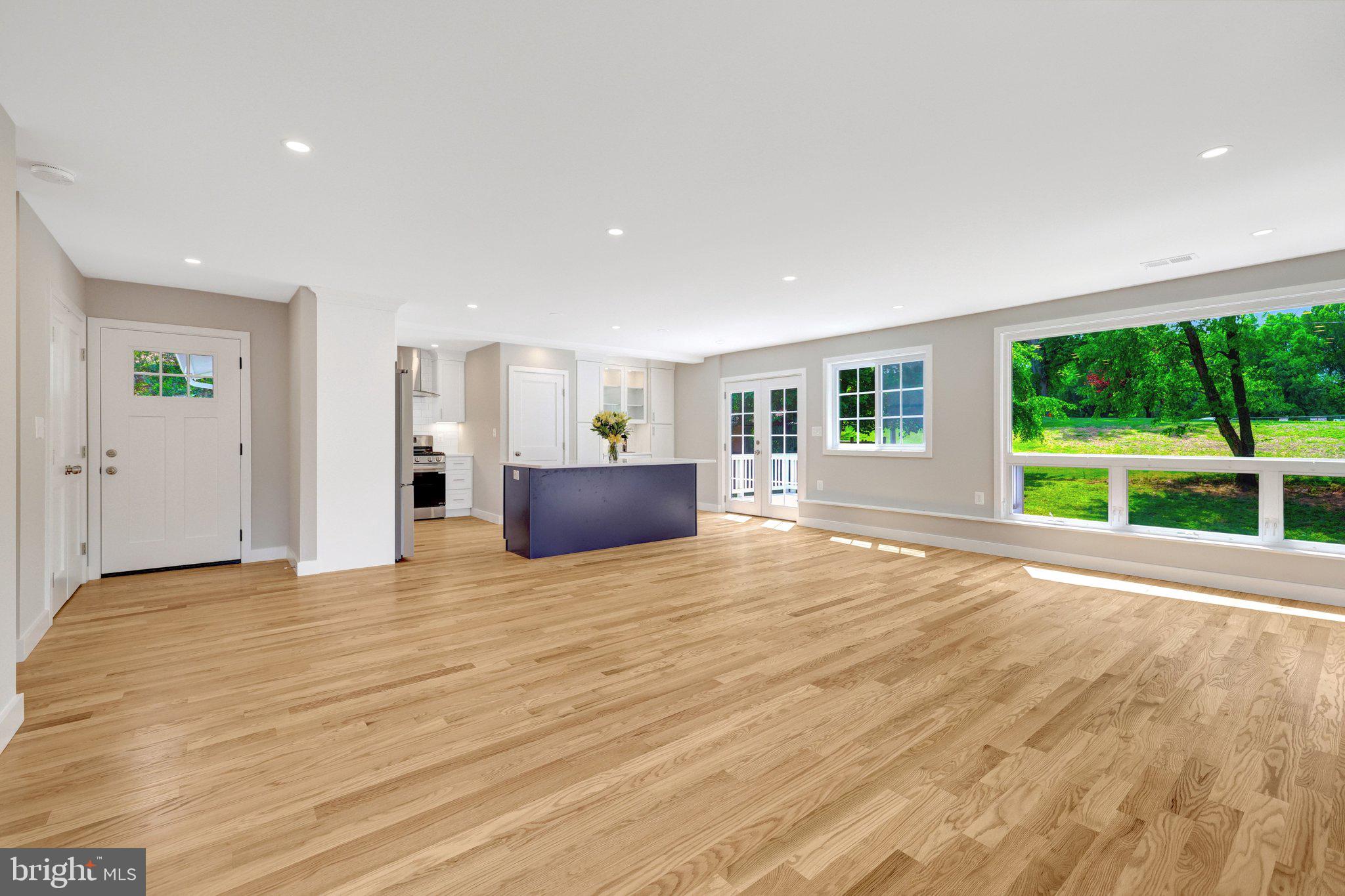 COUNTRY CLUB HILLS - Residential