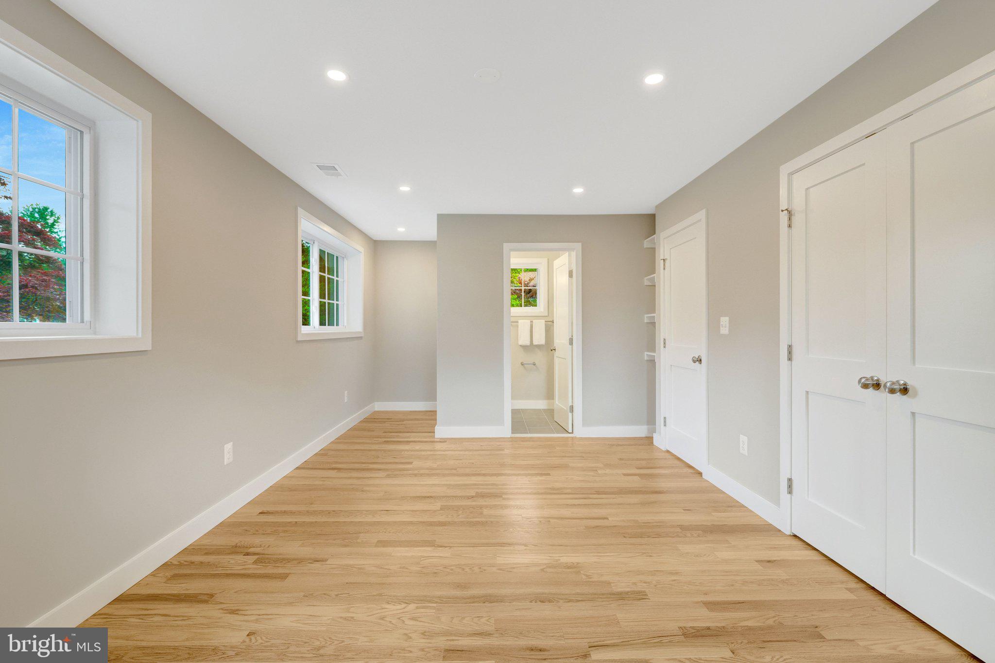 COUNTRY CLUB HILLS - Residential