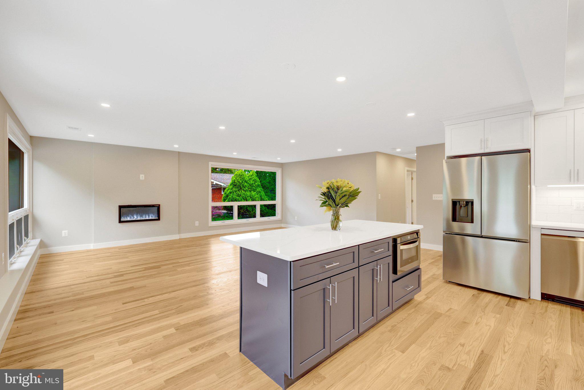 COUNTRY CLUB HILLS - Residential