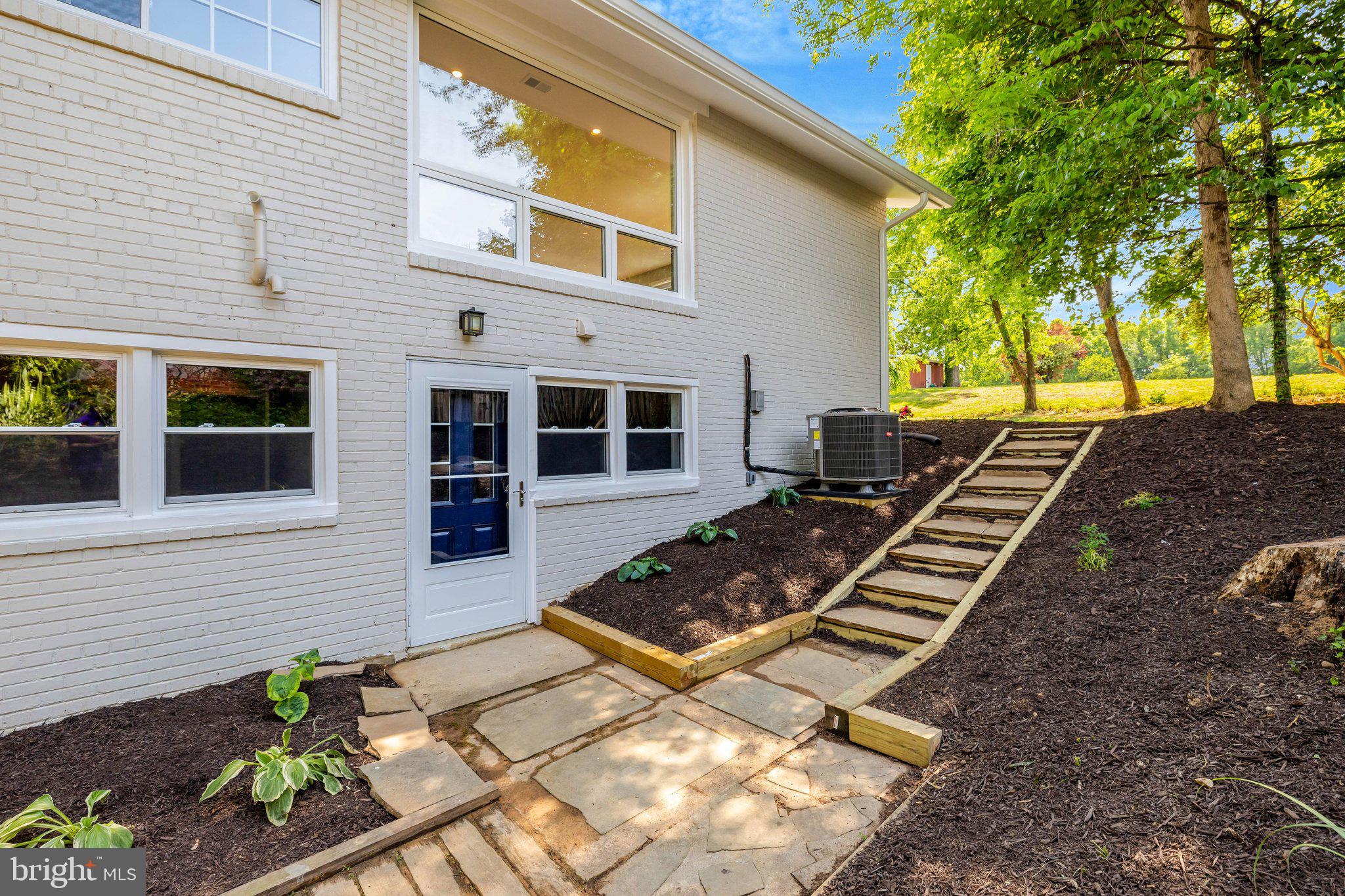 COUNTRY CLUB HILLS - Residential