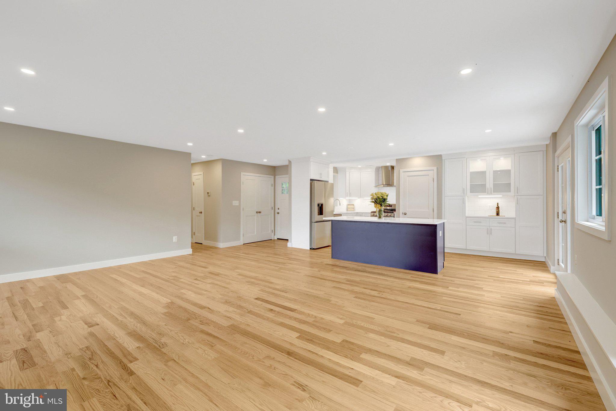 COUNTRY CLUB HILLS - Residential