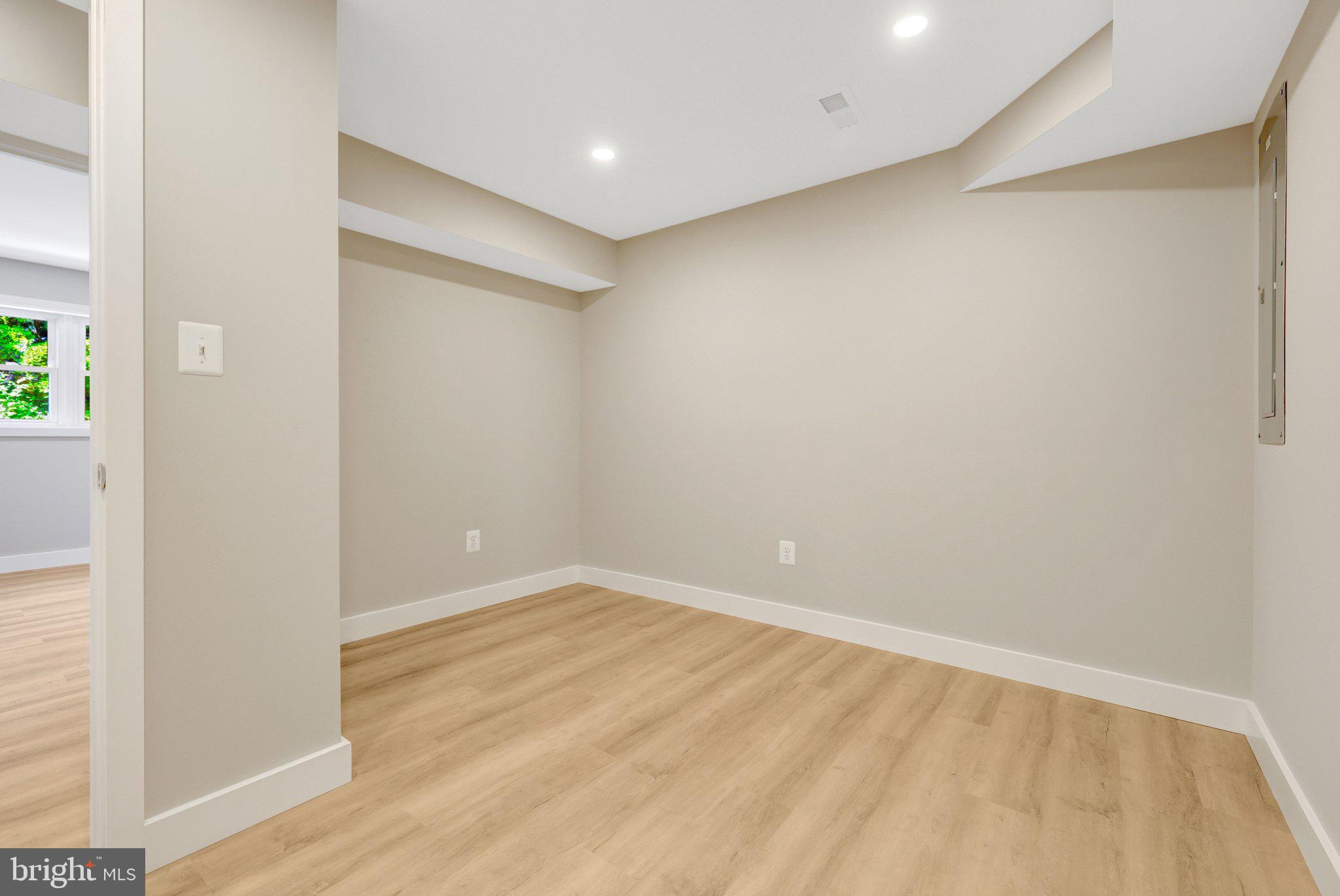 COUNTRY CLUB HILLS - Residential