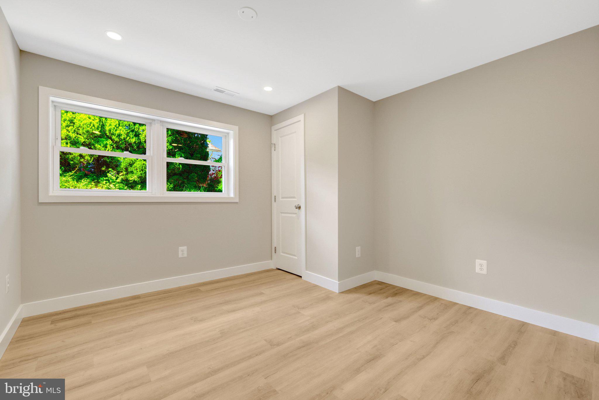 COUNTRY CLUB HILLS - Residential