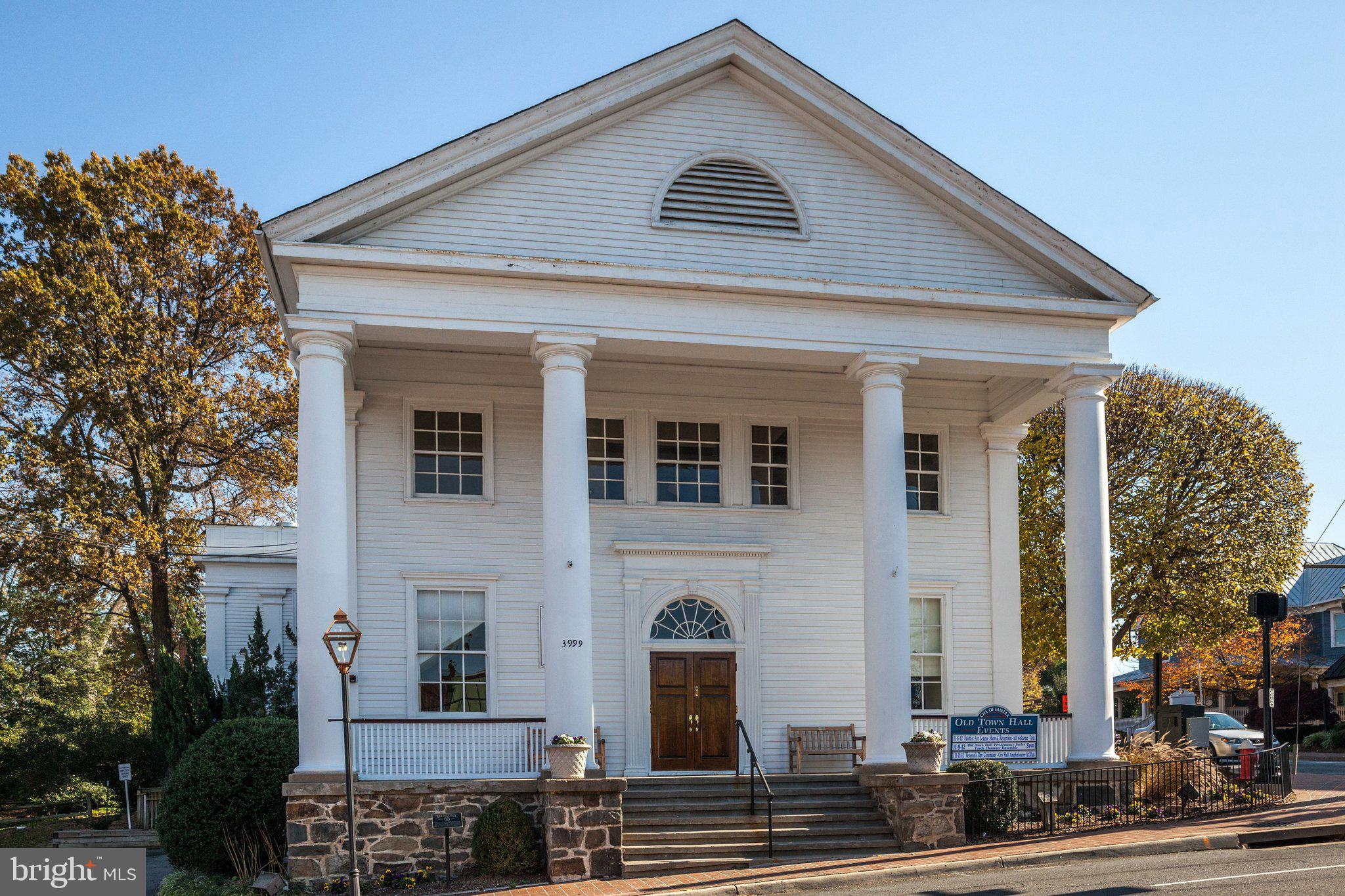 COUNTRY CLUB HILLS - Residential