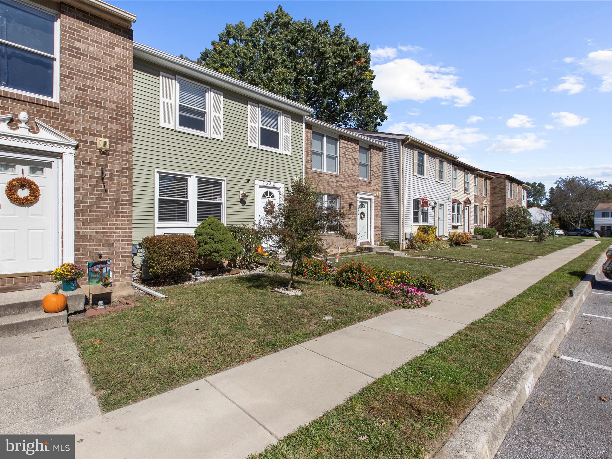 WOODS EDGE TOWNHOME CONDOMINIUMS - Residential