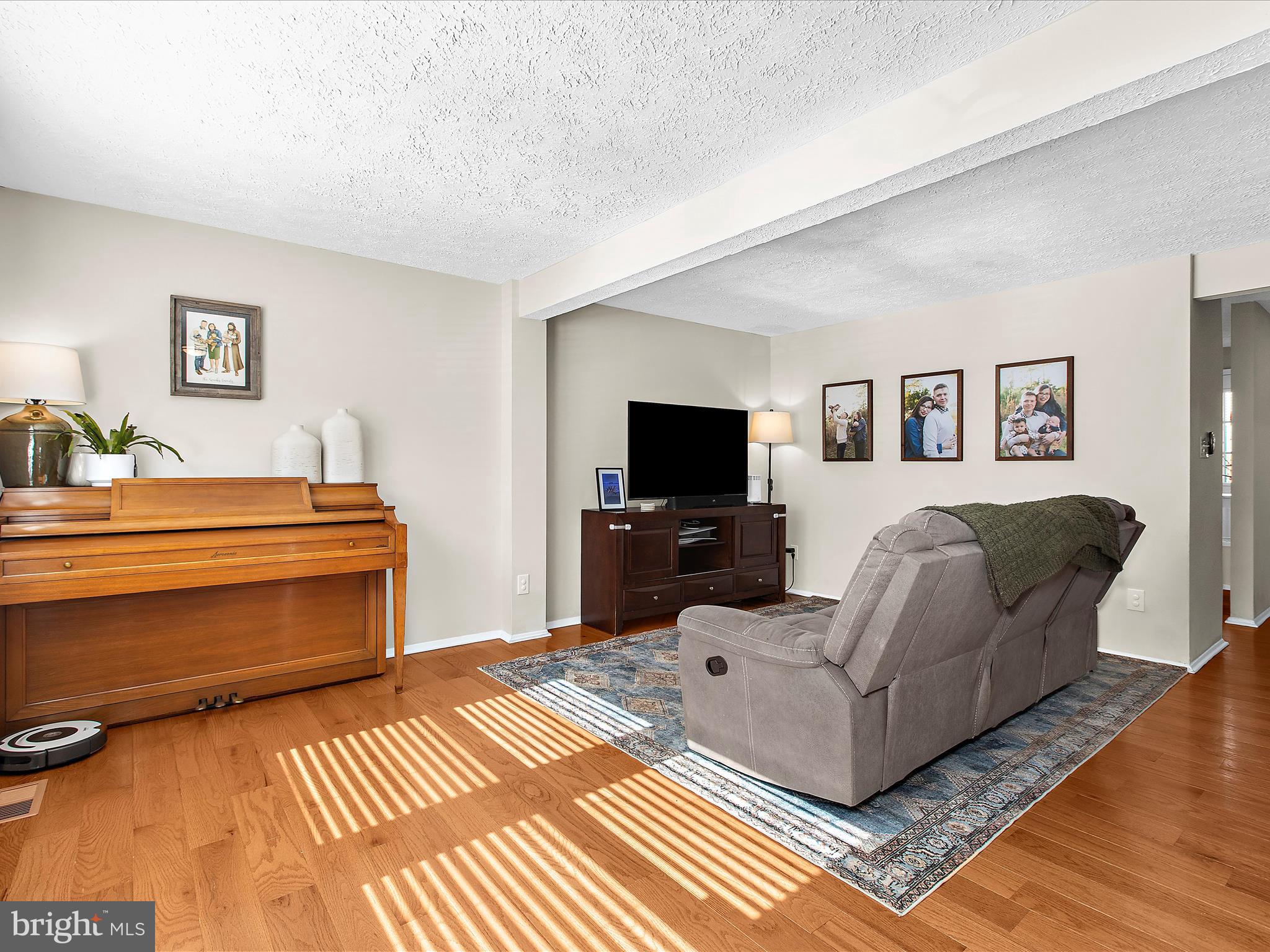 WOODS EDGE TOWNHOME CONDOMINIUMS - Residential