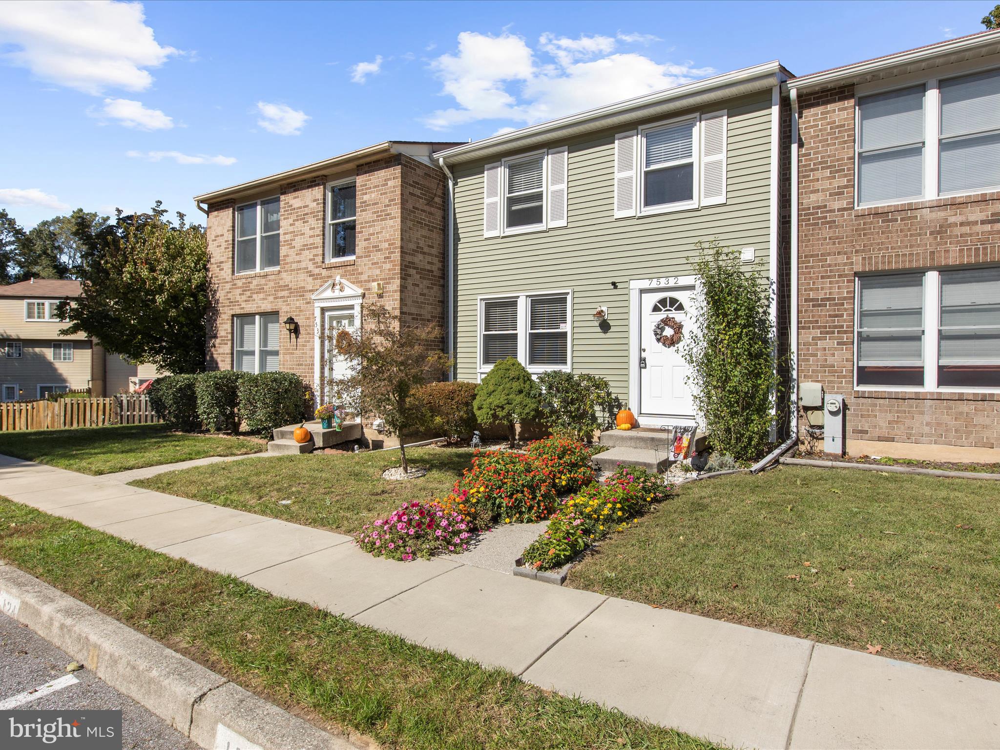 WOODS EDGE TOWNHOME CONDOMINIUMS - Residential