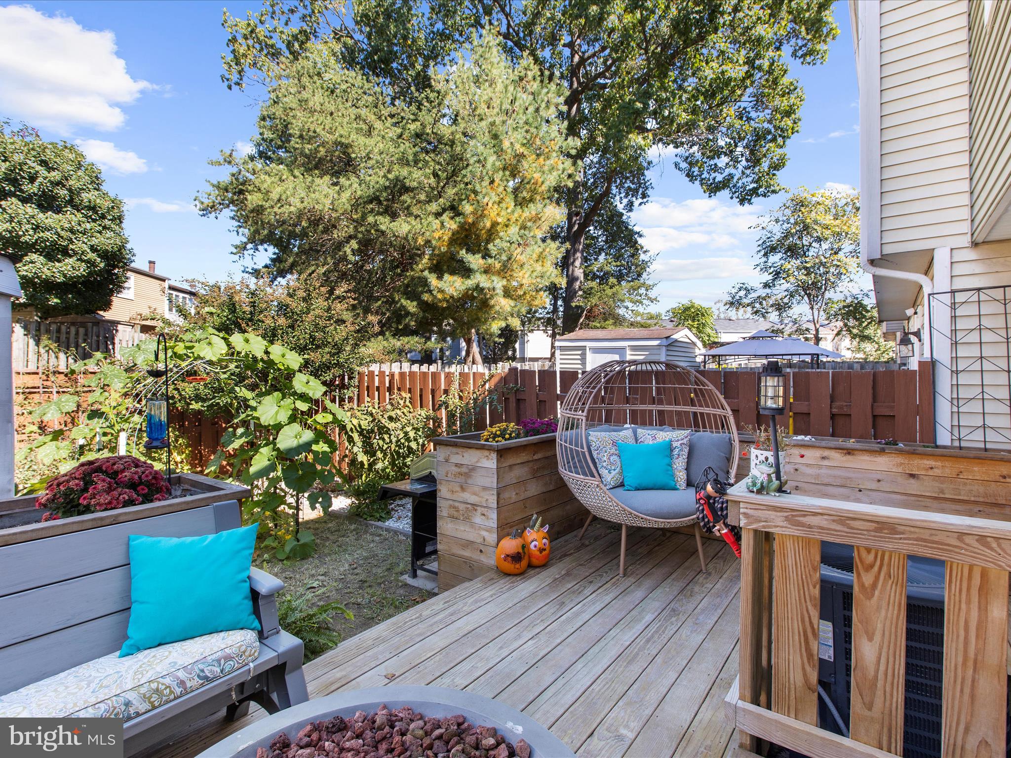 WOODS EDGE TOWNHOME CONDOMINIUMS - Residential