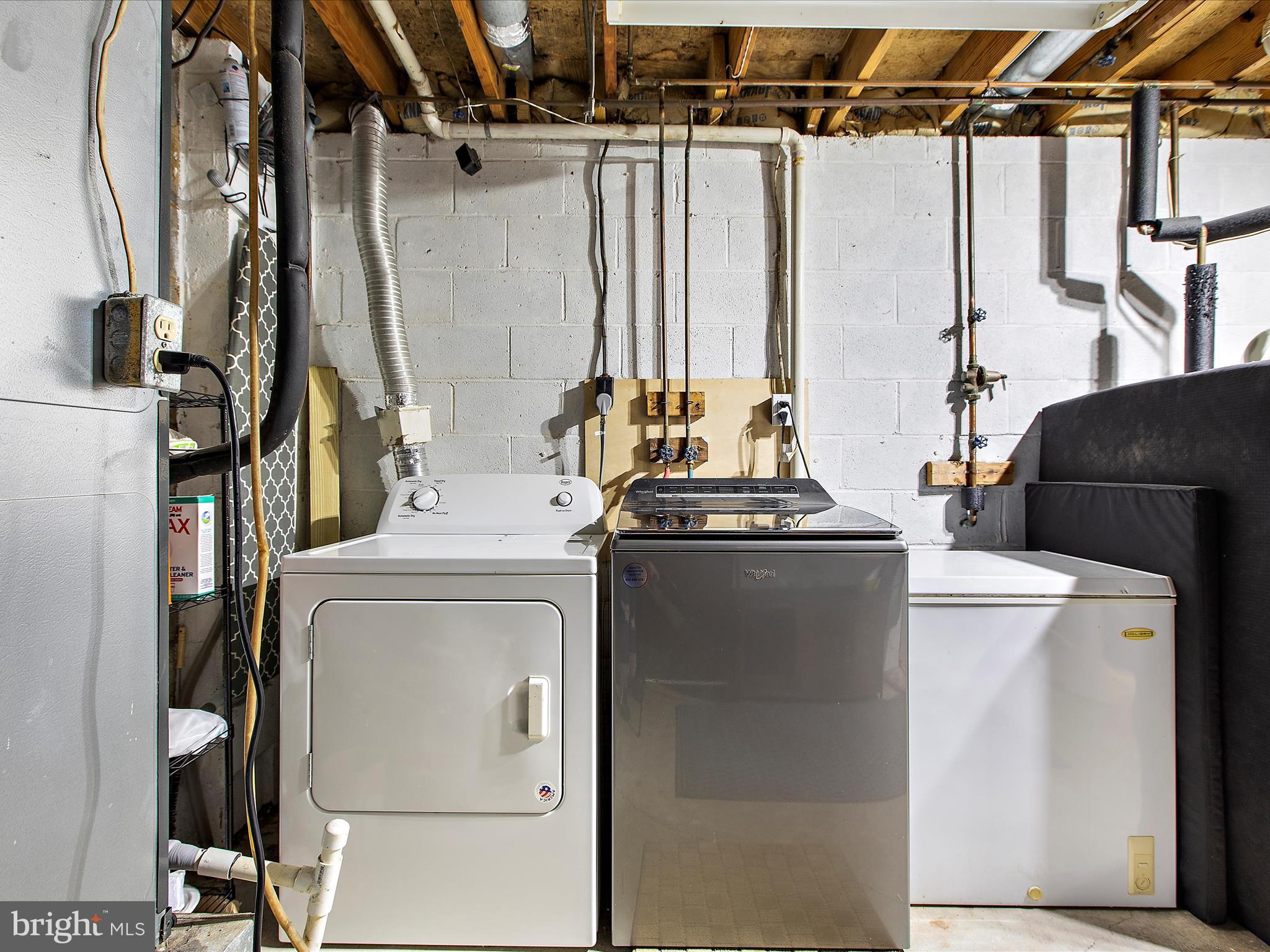 WOODS EDGE TOWNHOME CONDOMINIUMS - Residential