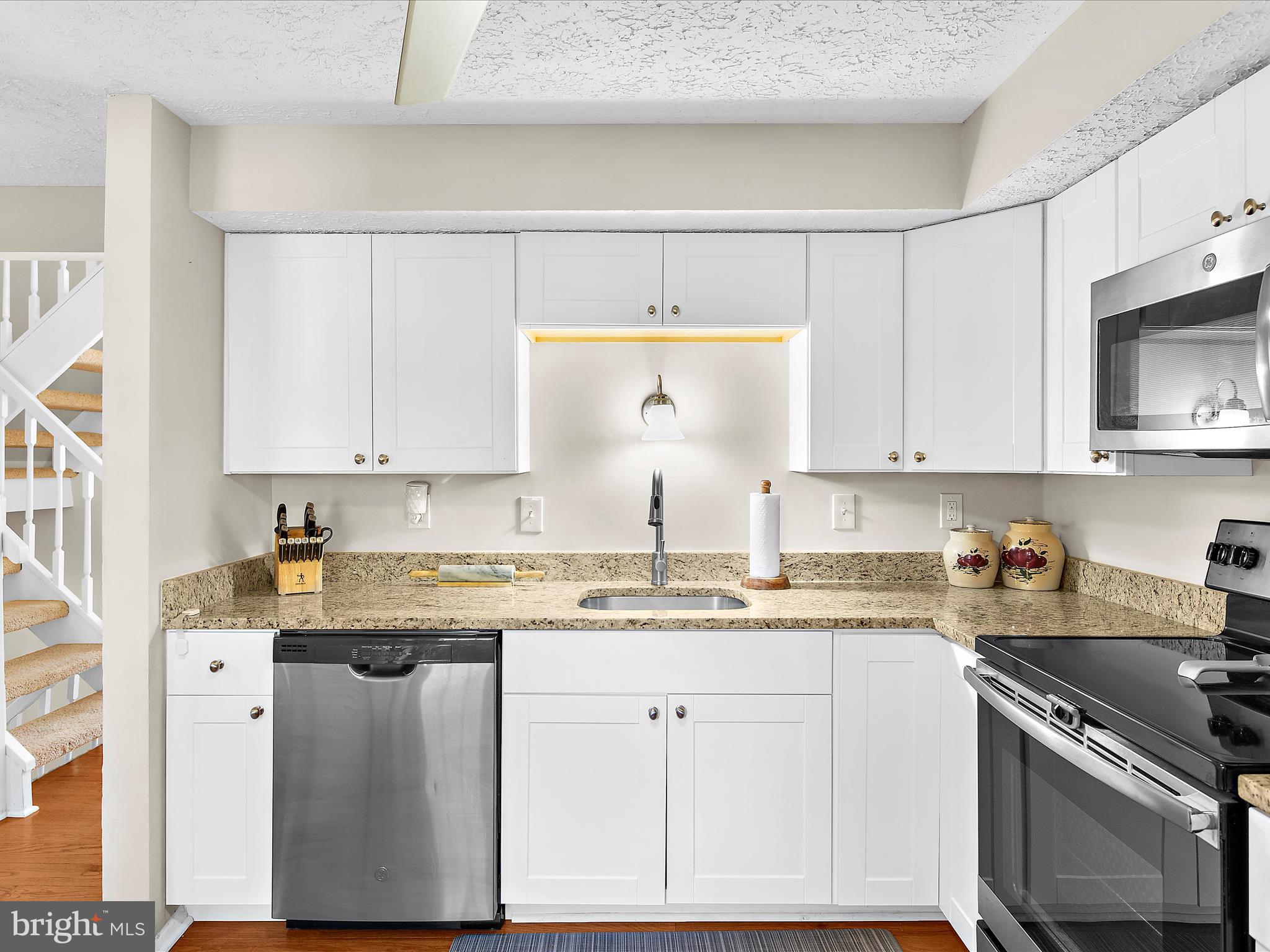 WOODS EDGE TOWNHOME CONDOMINIUMS - Residential