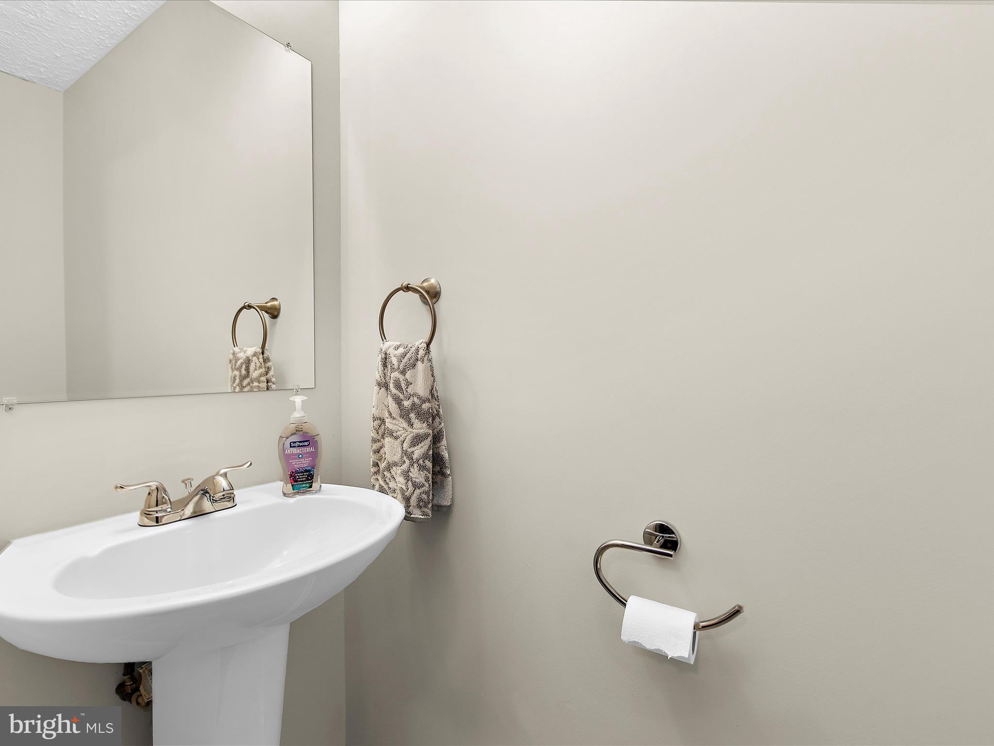 WOODS EDGE TOWNHOME CONDOMINIUMS - Residential