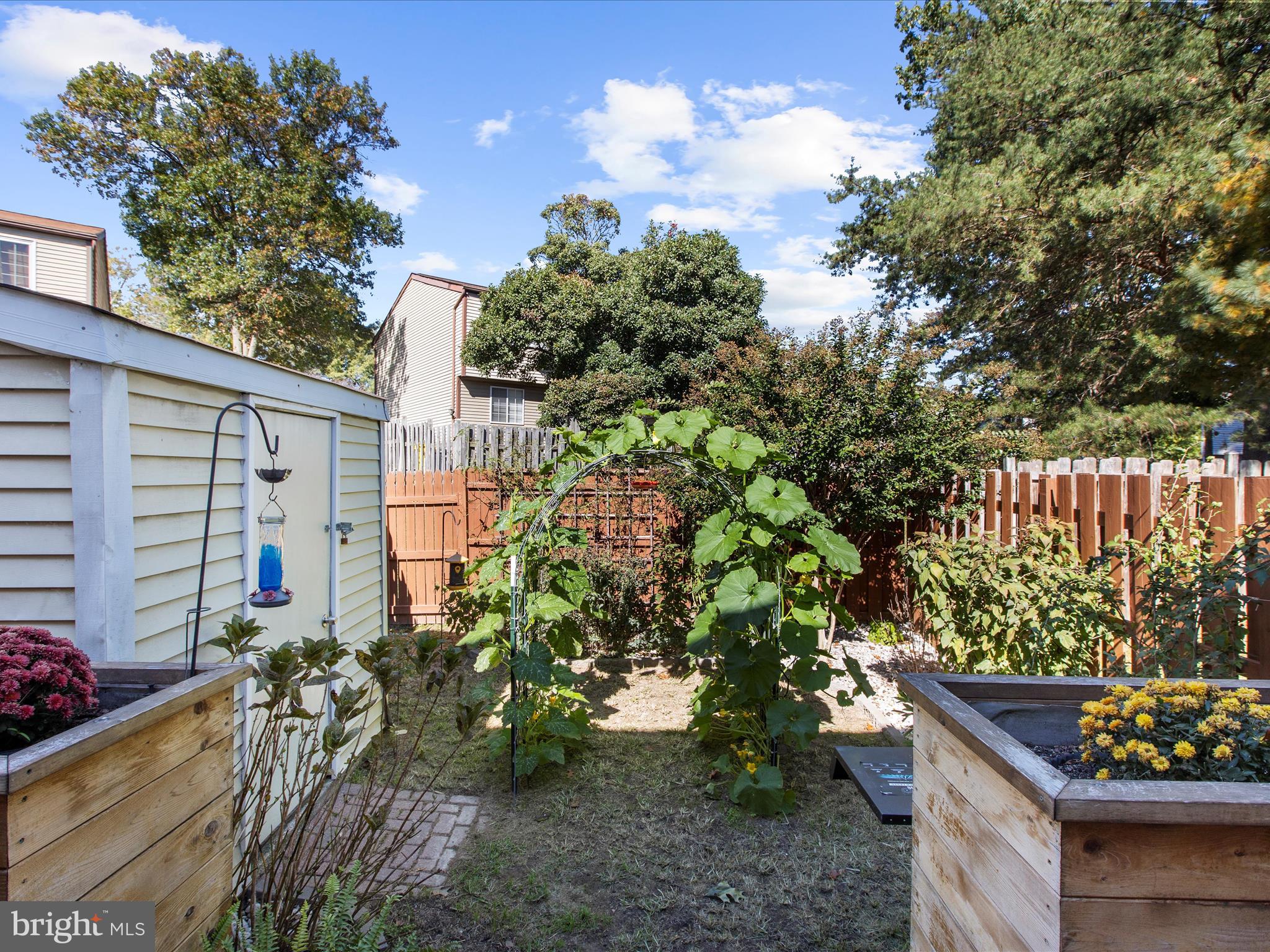 WOODS EDGE TOWNHOME CONDOMINIUMS - Residential