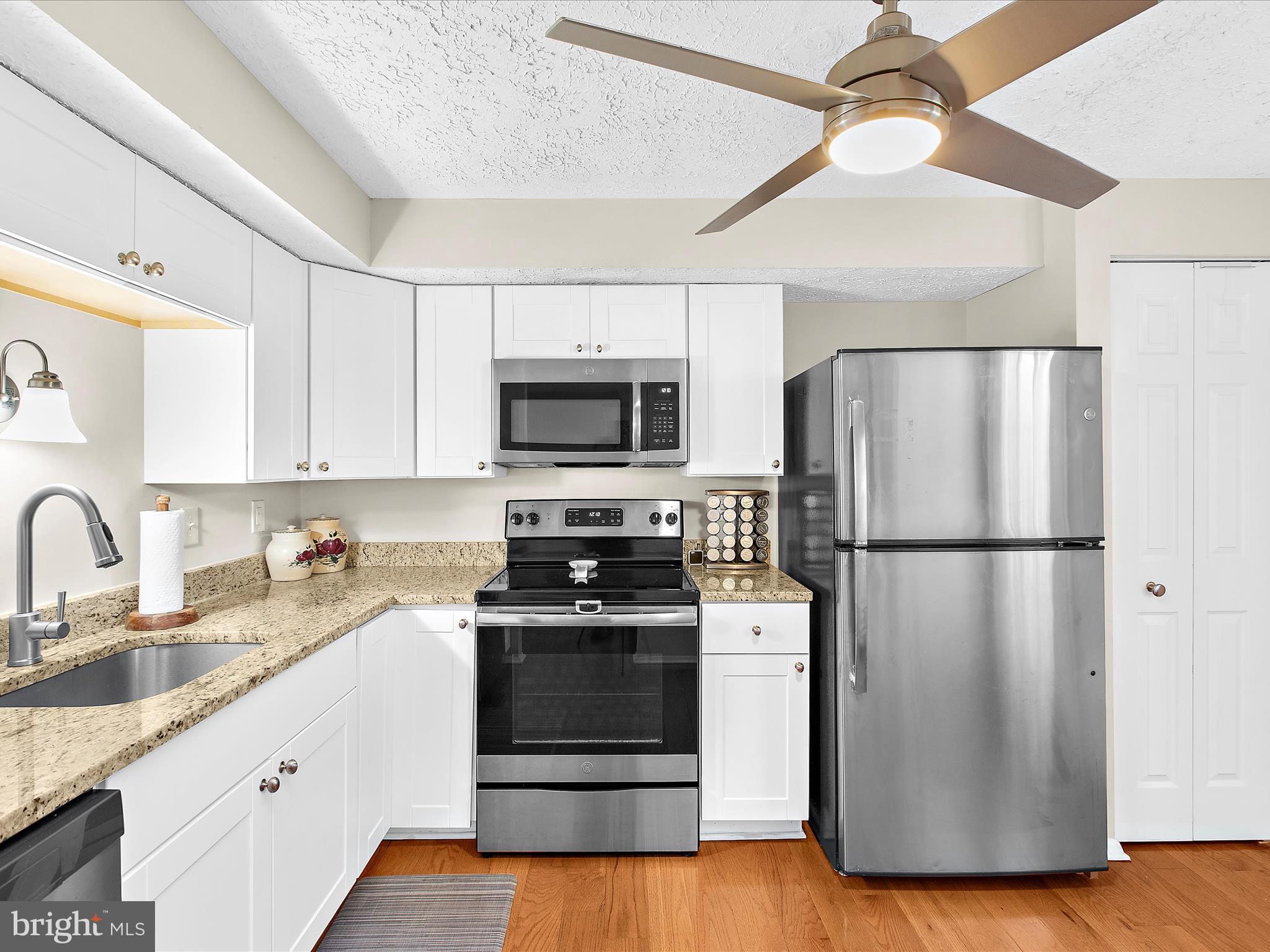 WOODS EDGE TOWNHOME CONDOMINIUMS - Residential