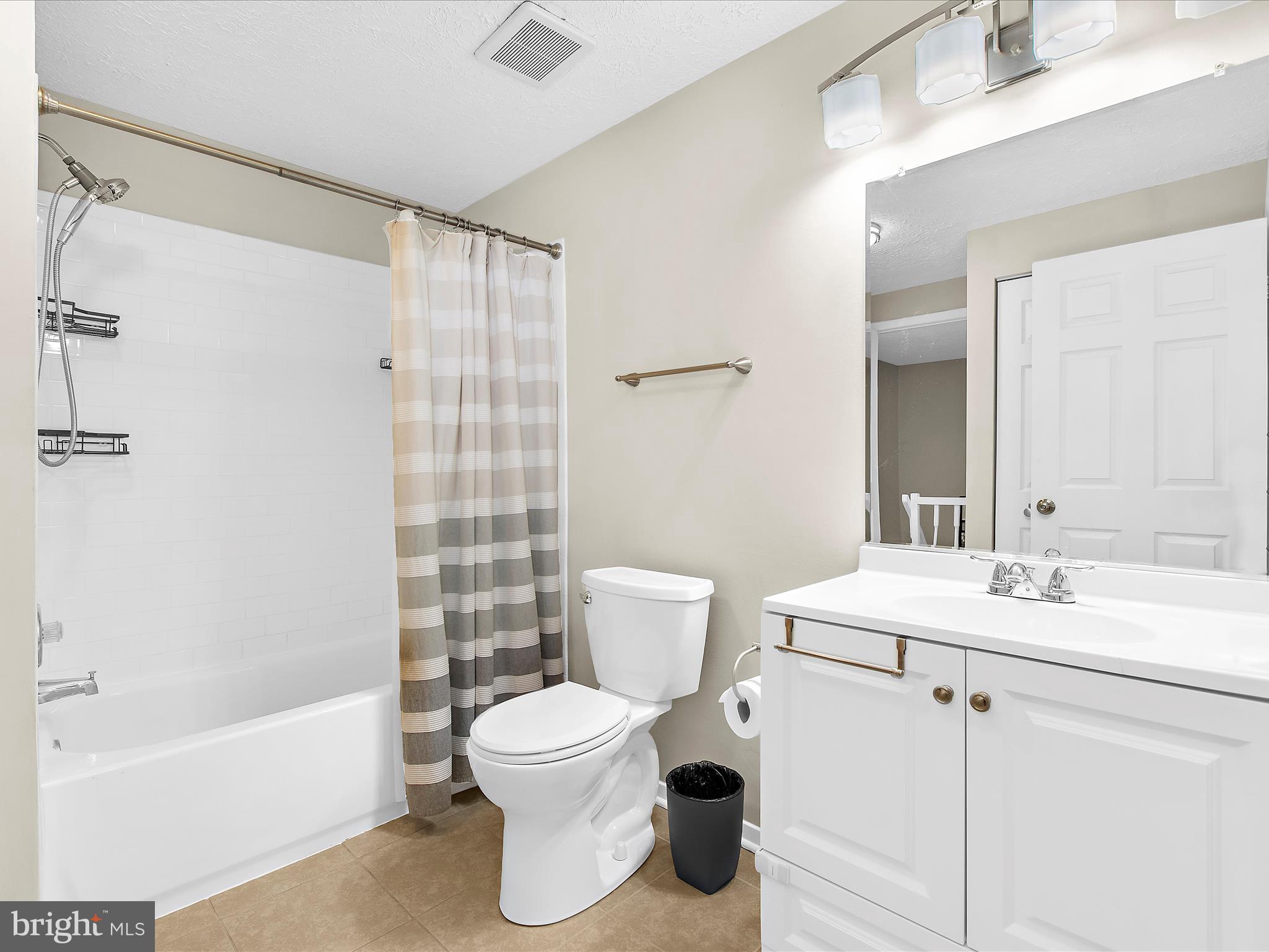 WOODS EDGE TOWNHOME CONDOMINIUMS - Residential