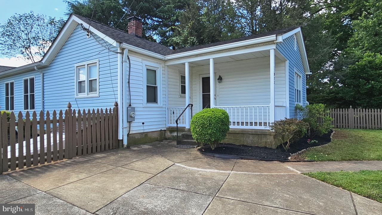 15923 CHIEFTAIN AVENUE