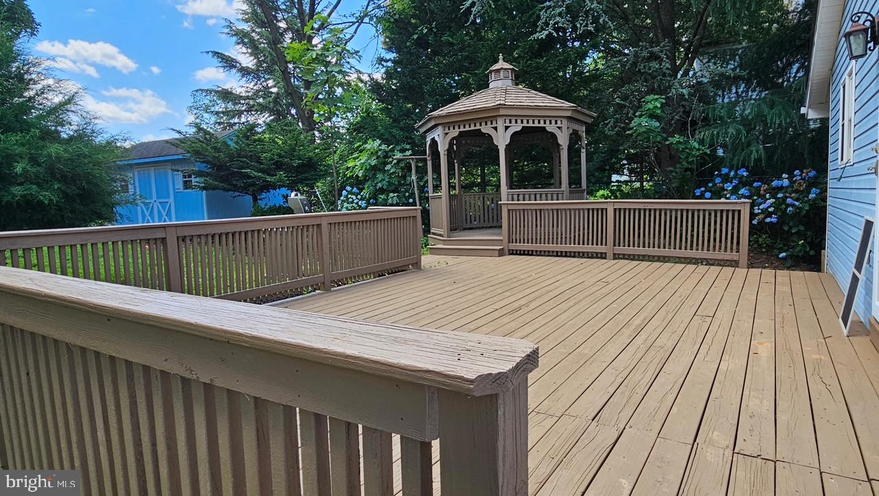 15923 CHIEFTAIN AVENUE