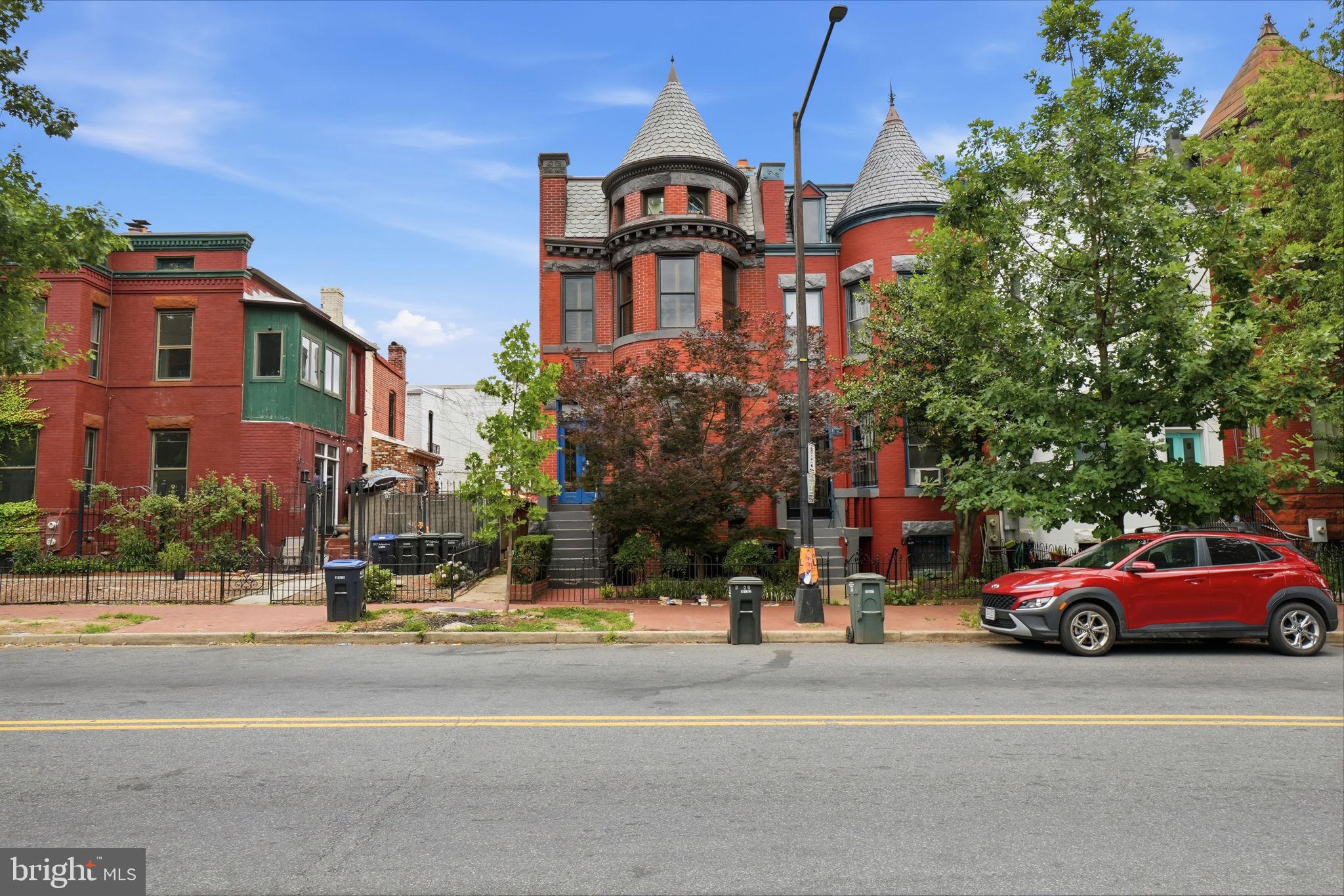 210 8TH STREET SE