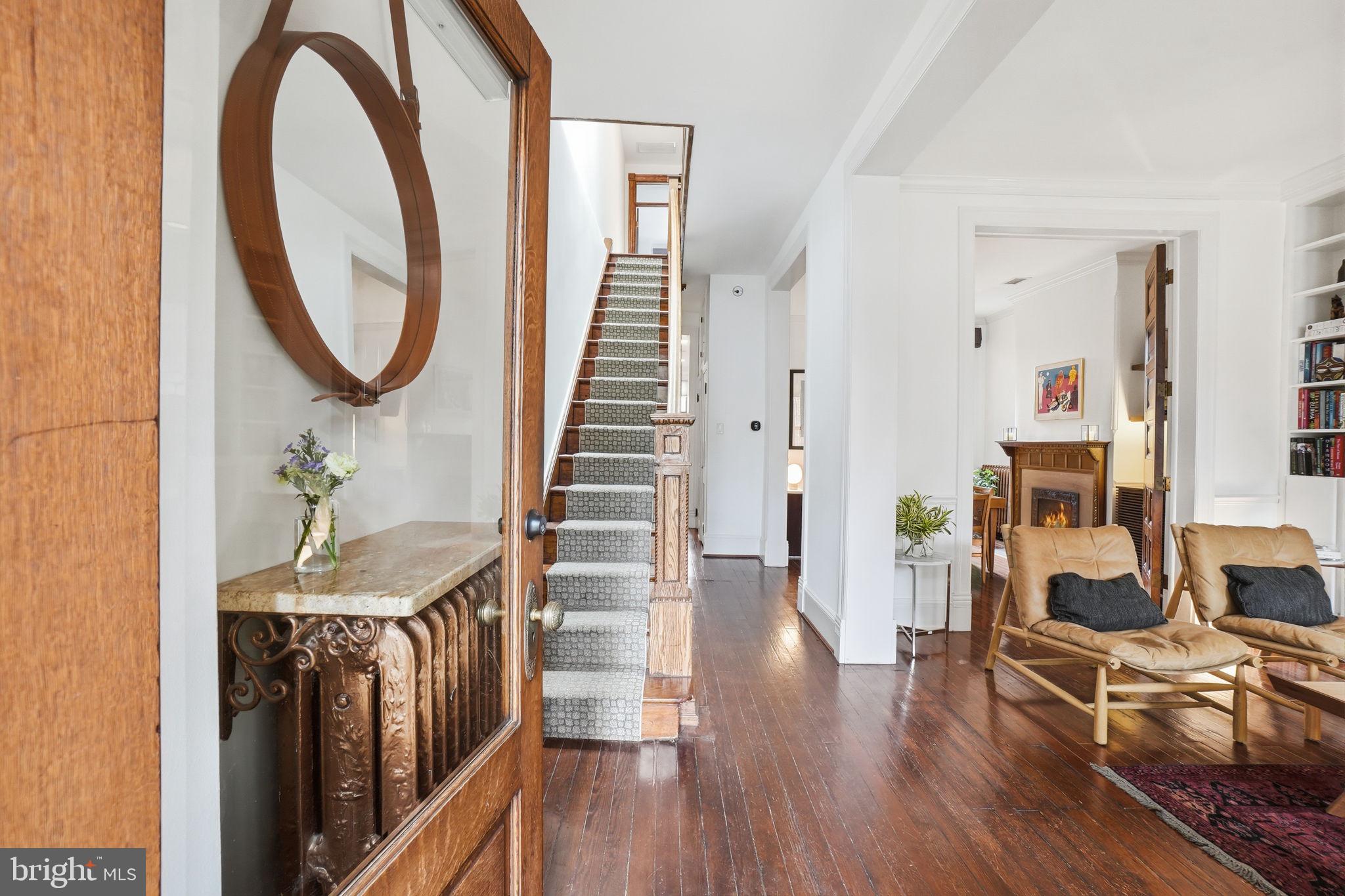 210 8TH STREET SE