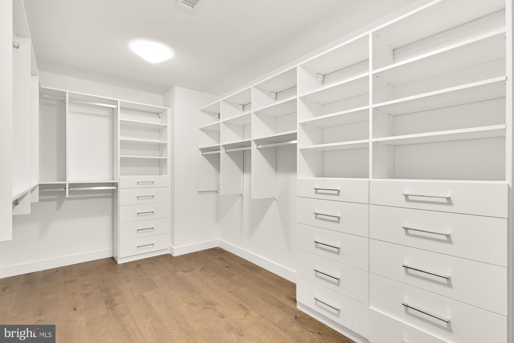 WOODLEY PARK - Residential