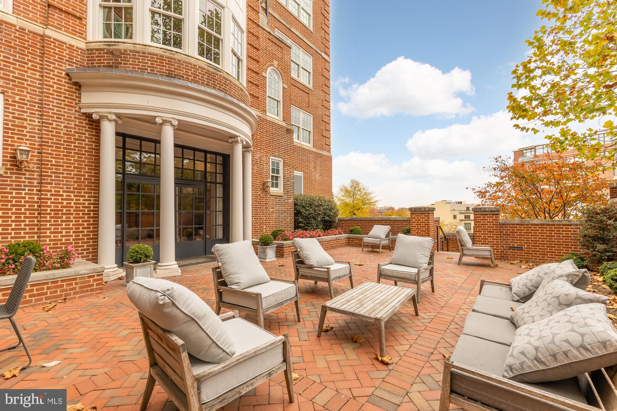 WOODLEY PARK - Residential