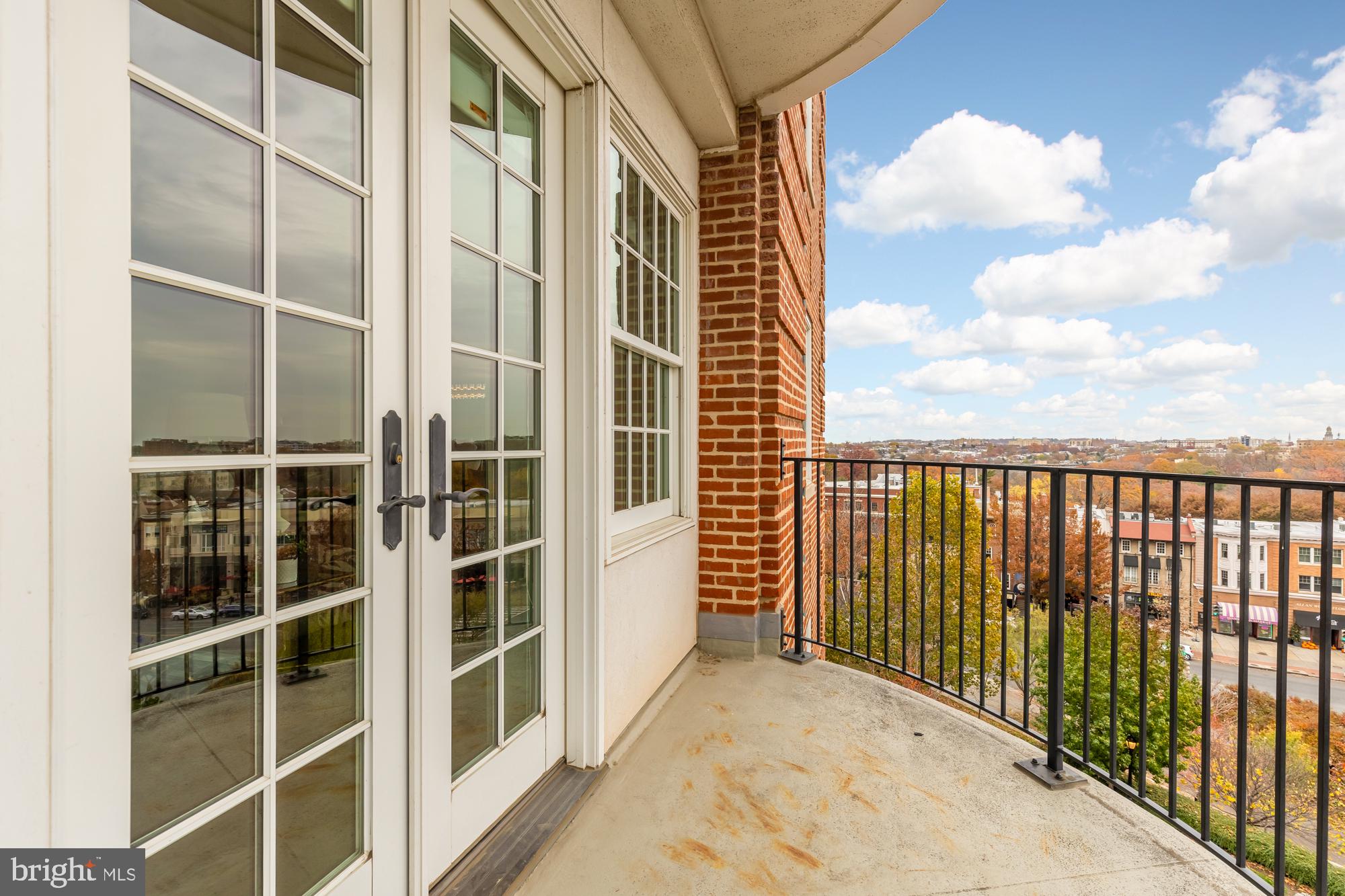 WOODLEY PARK - Residential