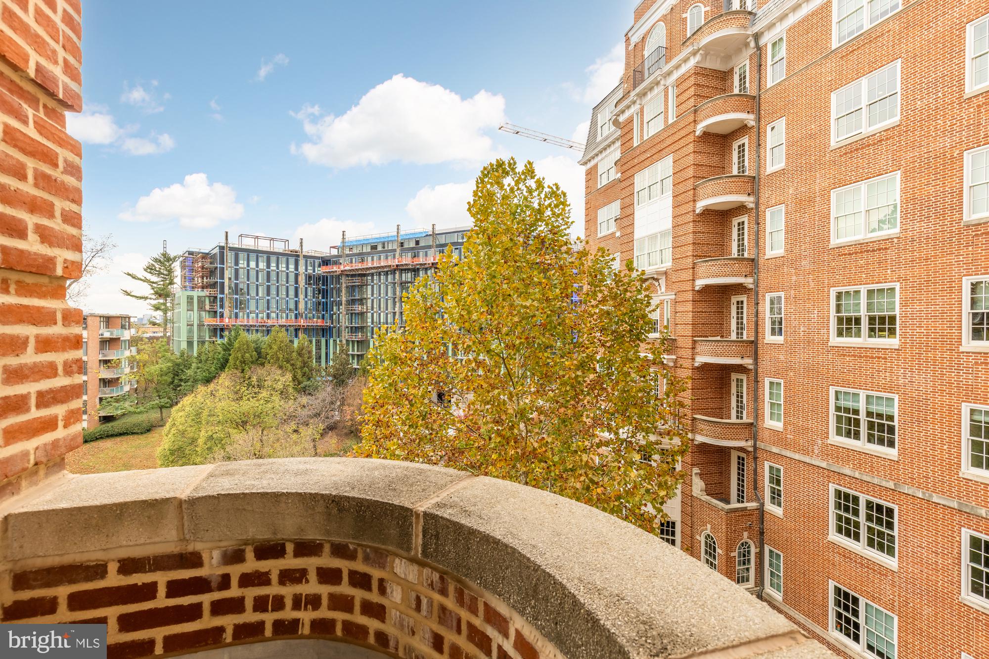 WOODLEY PARK - Residential