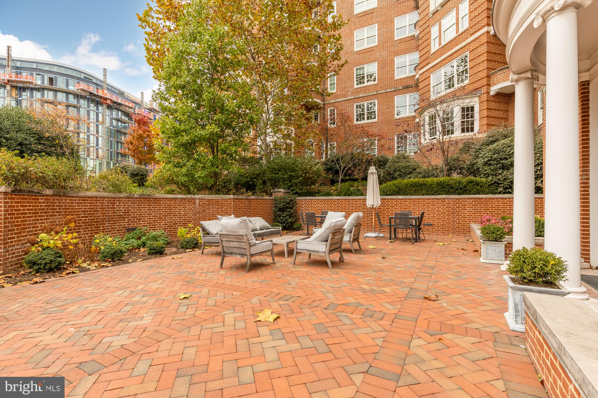 WOODLEY PARK - Residential