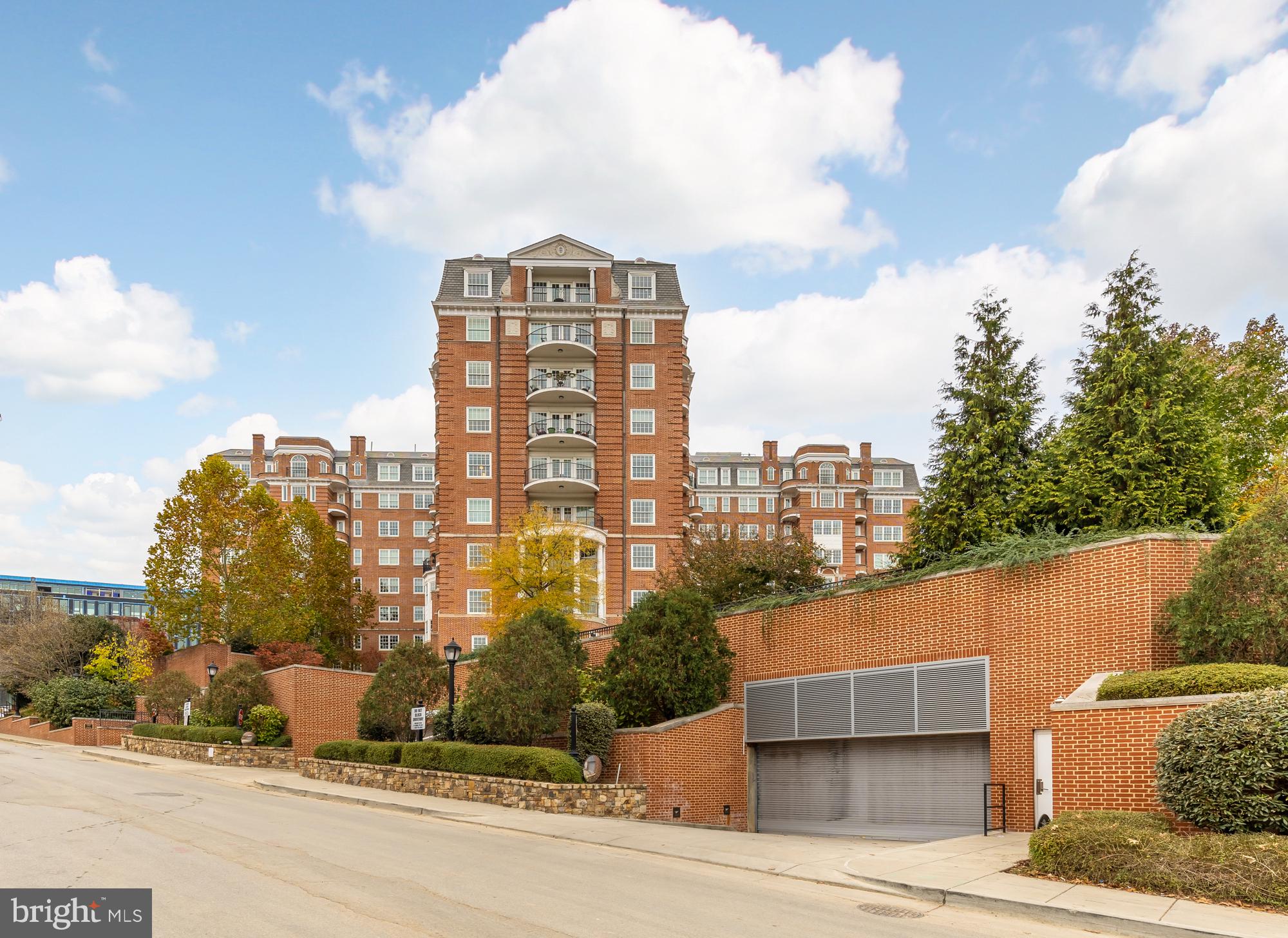 WOODLEY PARK - Residential