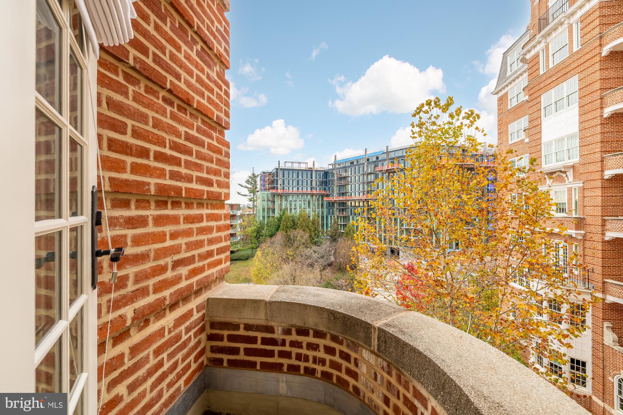 WOODLEY PARK - Residential