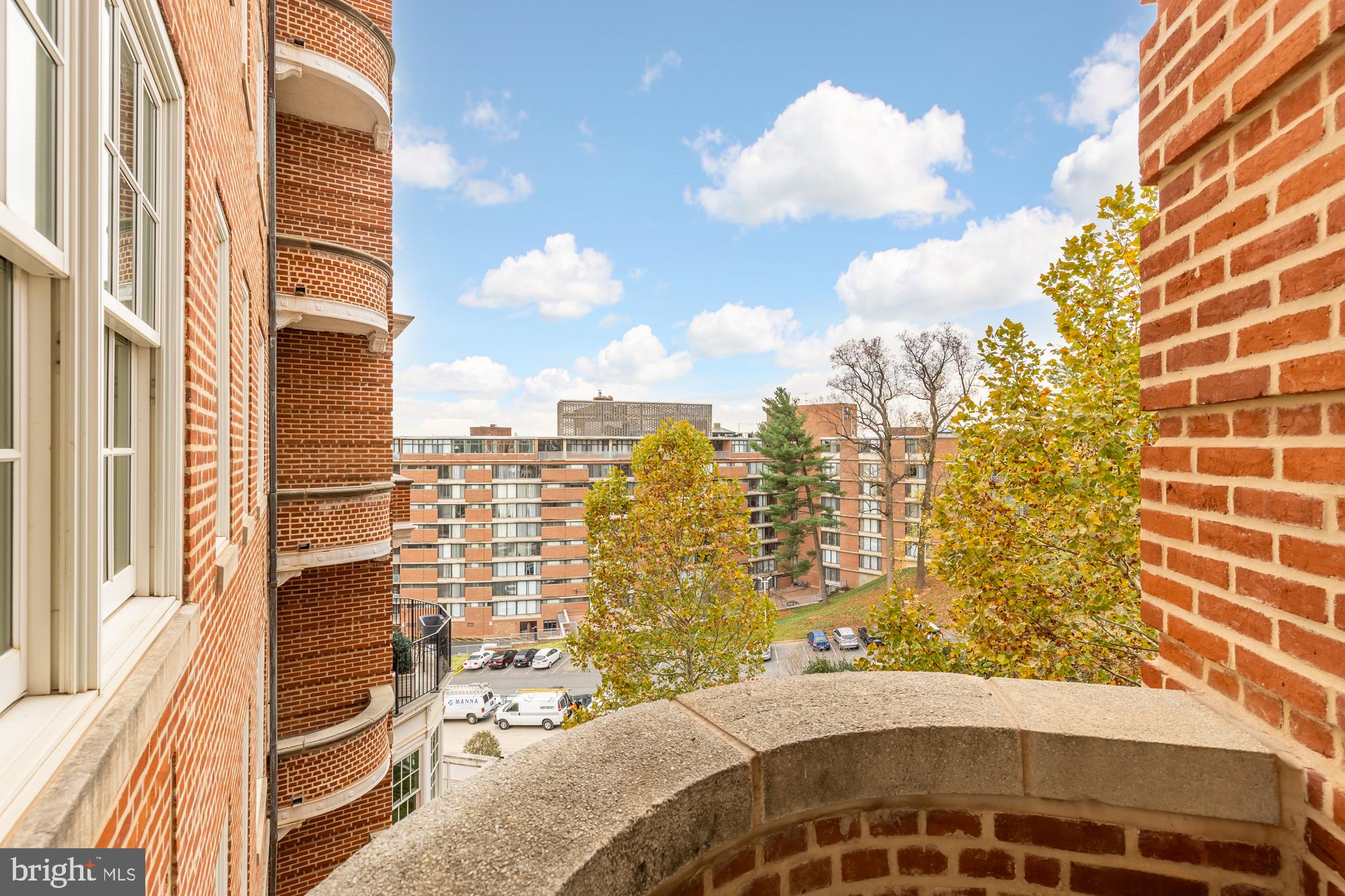 WOODLEY PARK - Residential