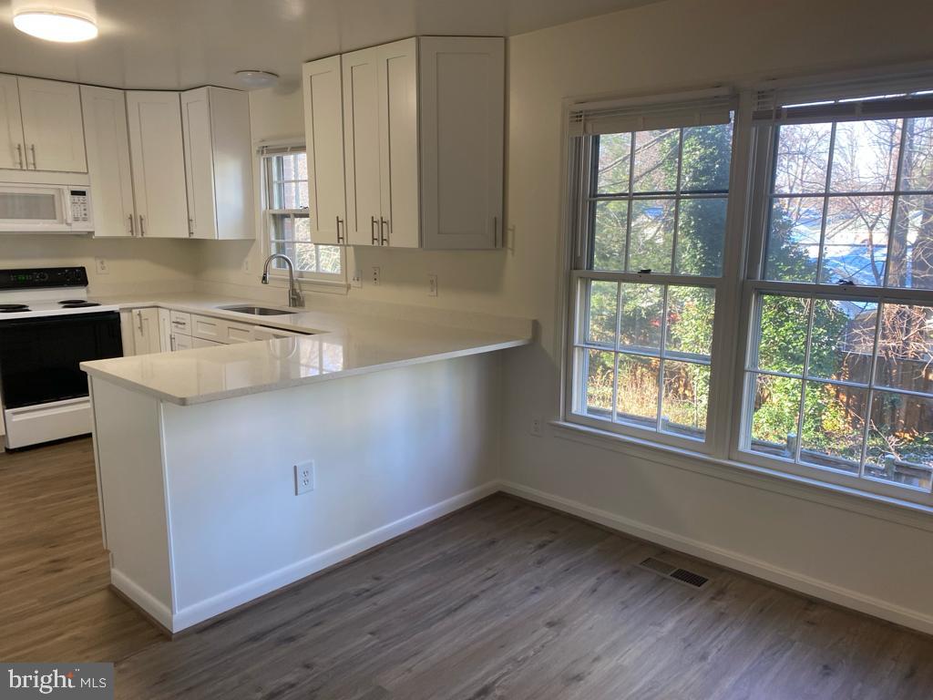 SARATOGA TOWNHOUSES - Residential Lease