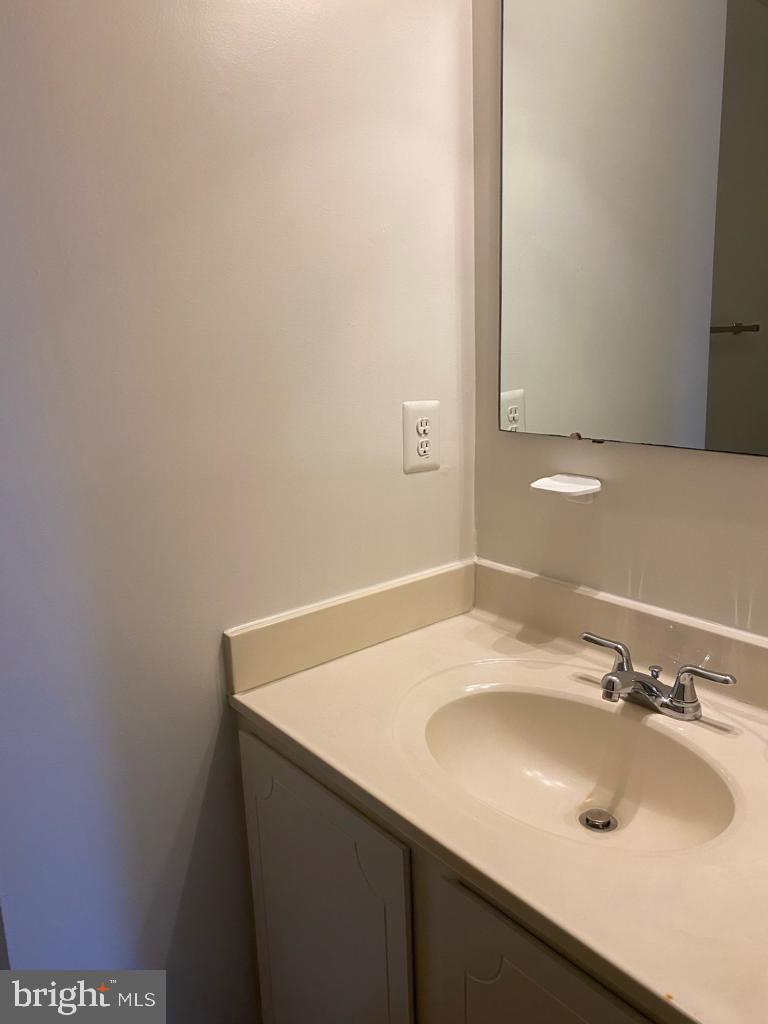 SARATOGA TOWNHOUSES - Residential Lease