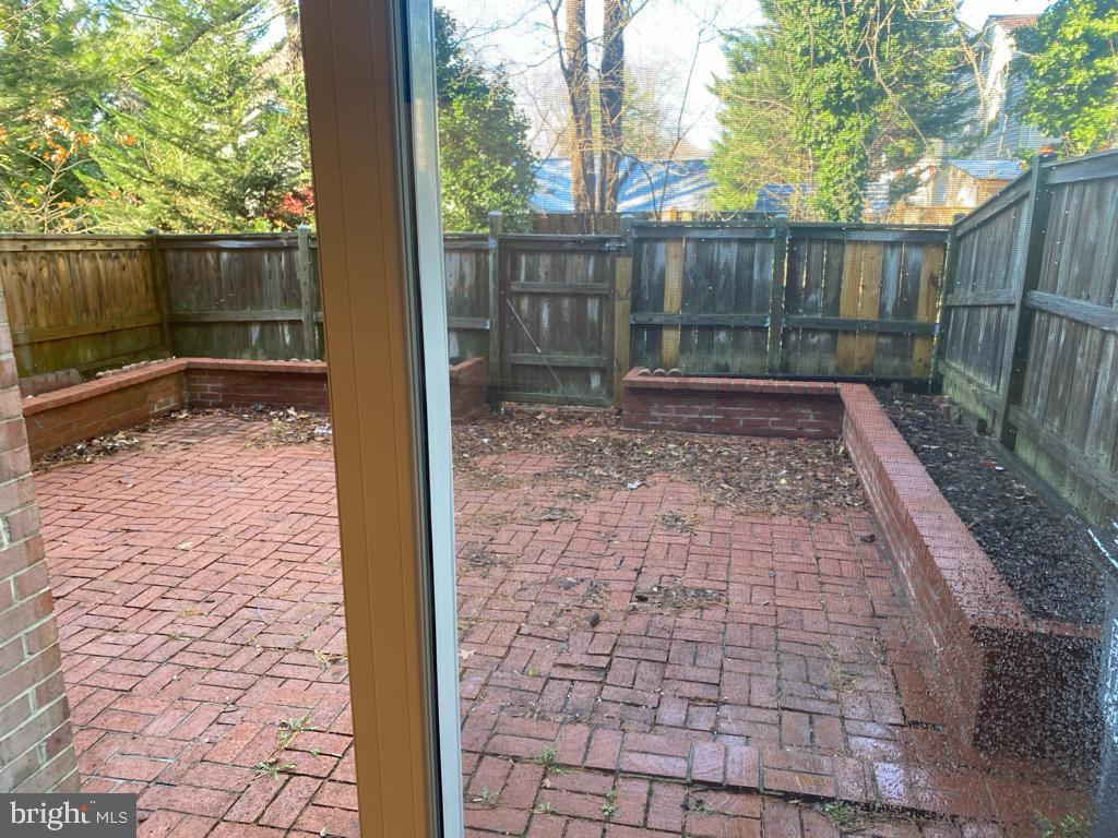 SARATOGA TOWNHOUSES - Residential Lease