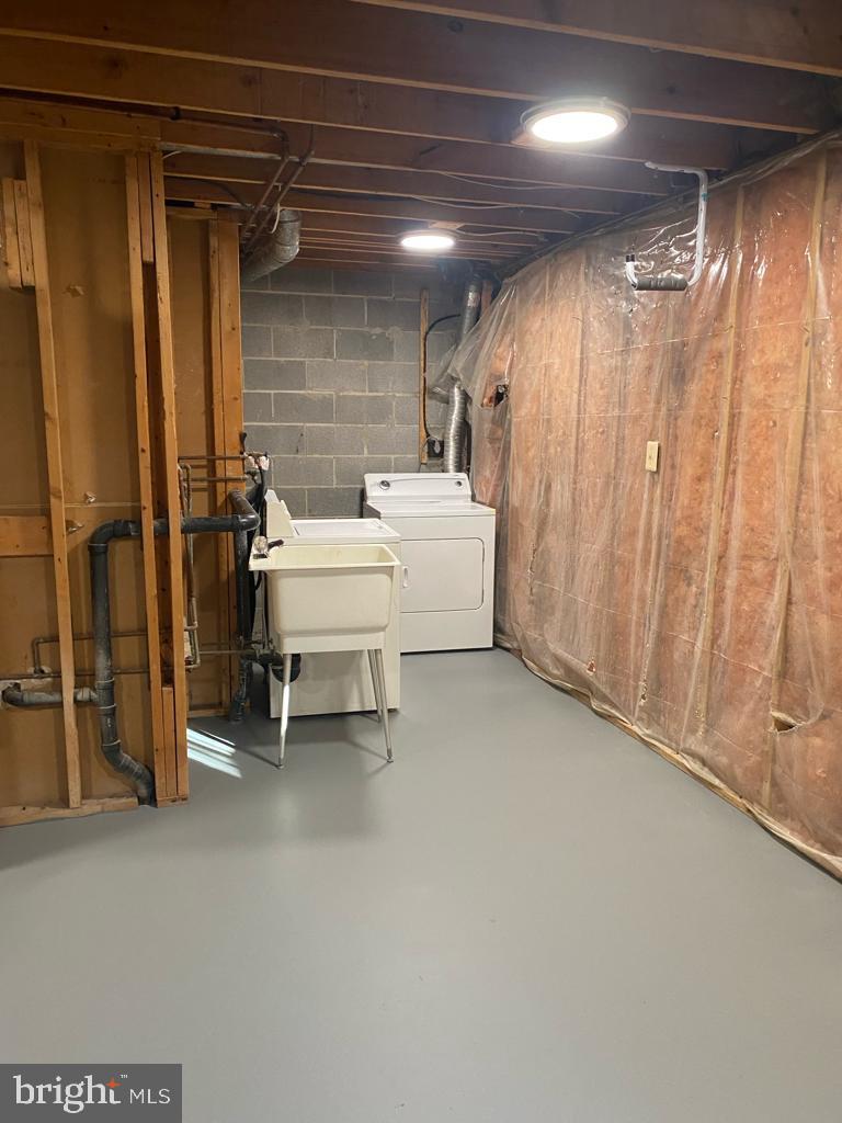 SARATOGA TOWNHOUSES - Residential Lease