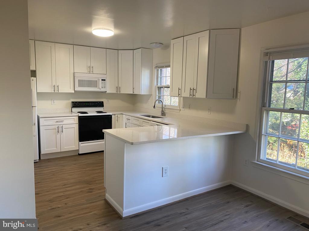 SARATOGA TOWNHOUSES - Residential Lease