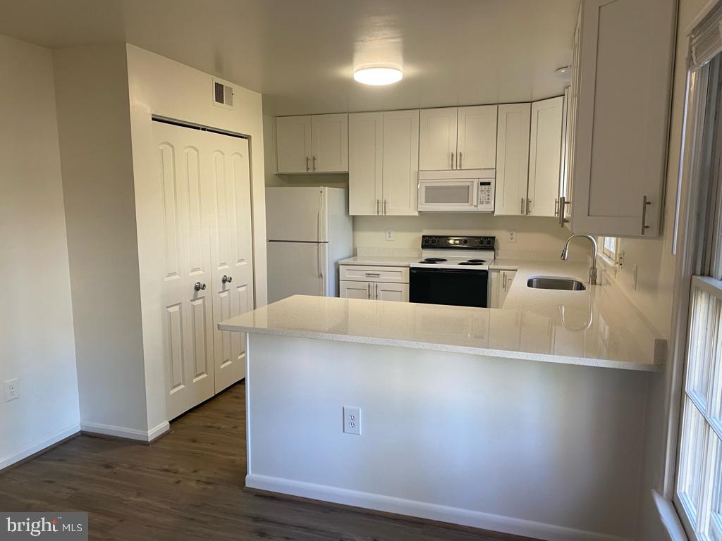 SARATOGA TOWNHOUSES - Residential Lease