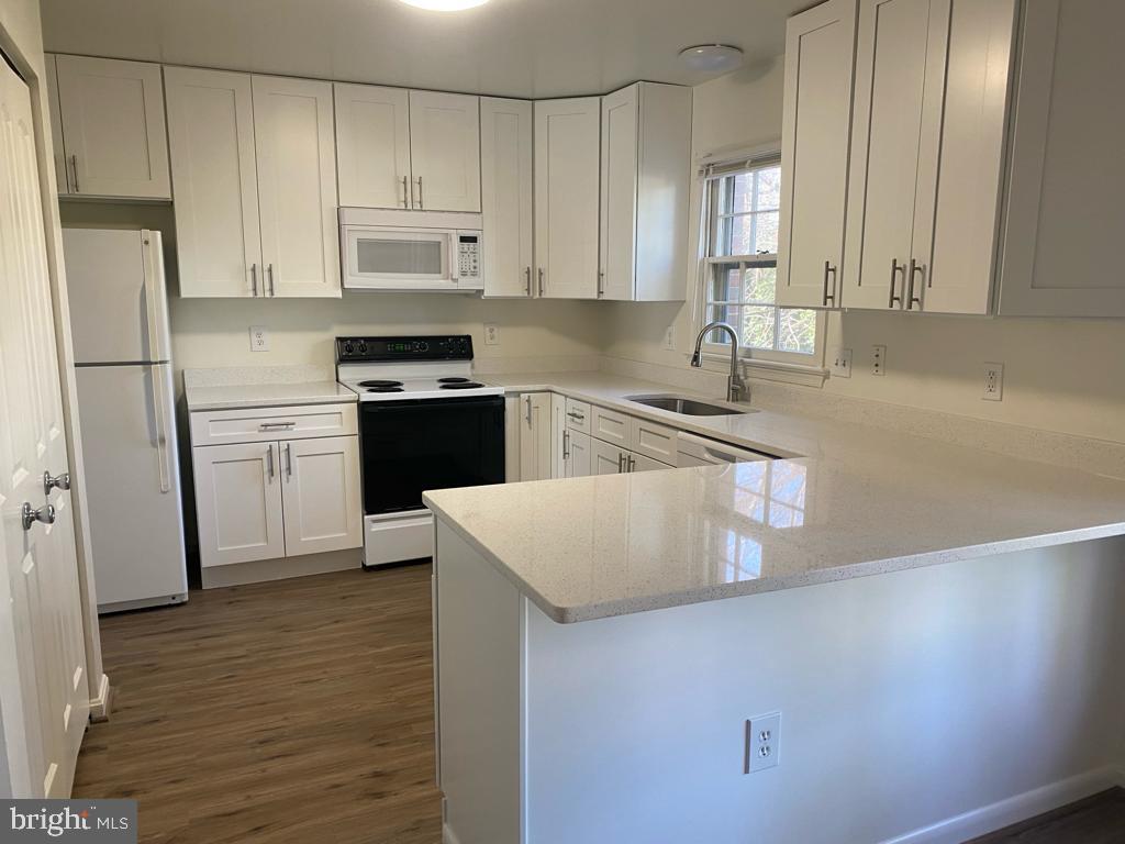 SARATOGA TOWNHOUSES - Residential Lease