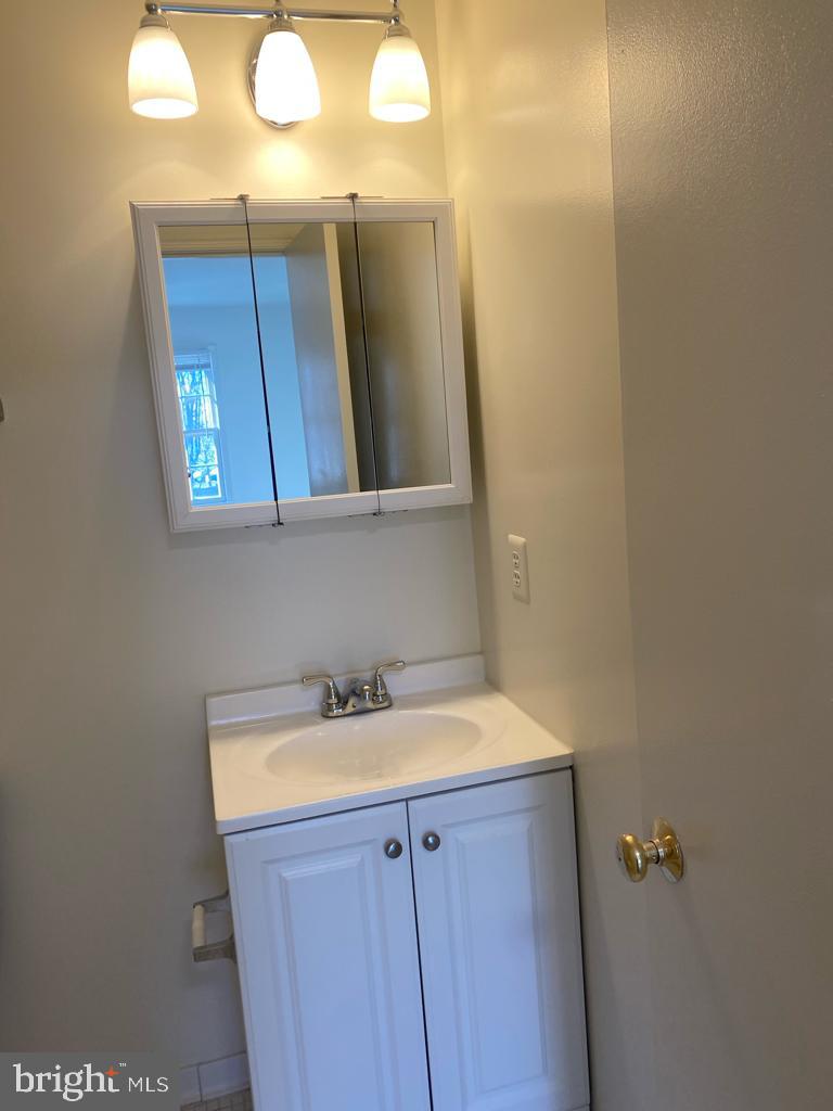 SARATOGA TOWNHOUSES - Residential Lease