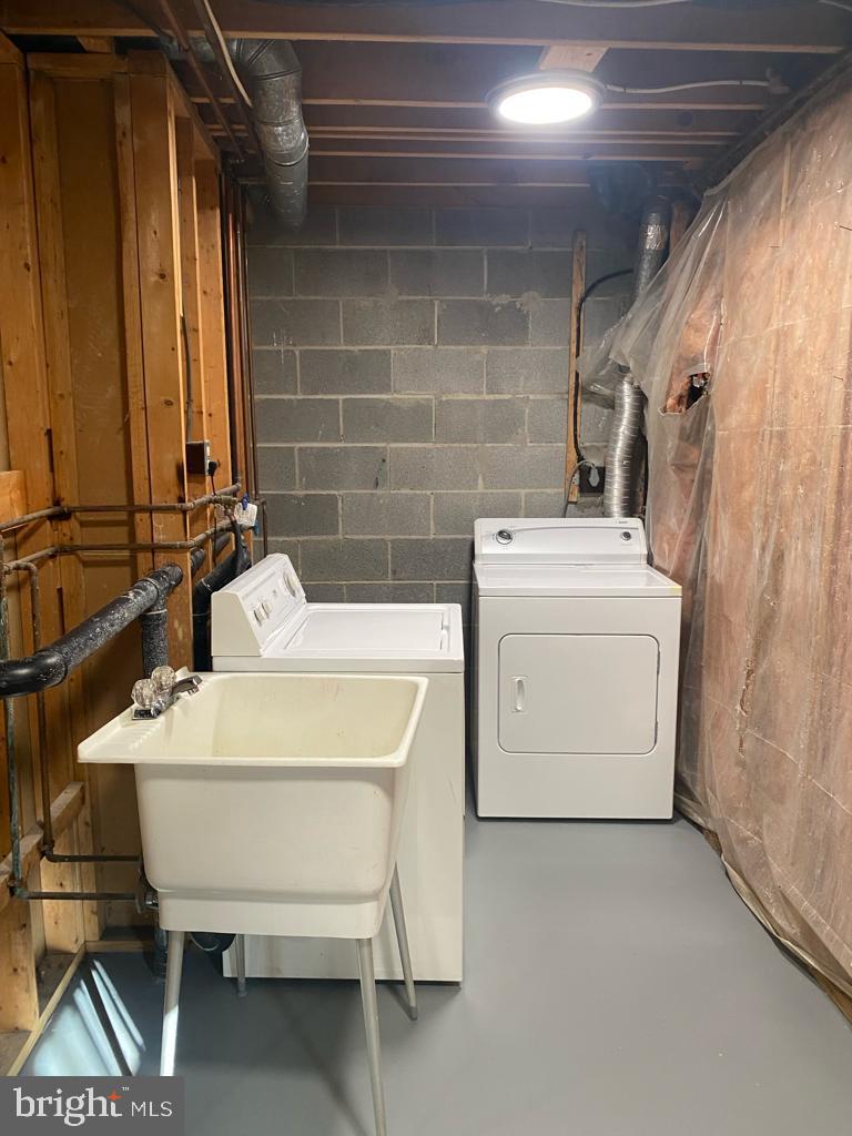 SARATOGA TOWNHOUSES - Residential Lease