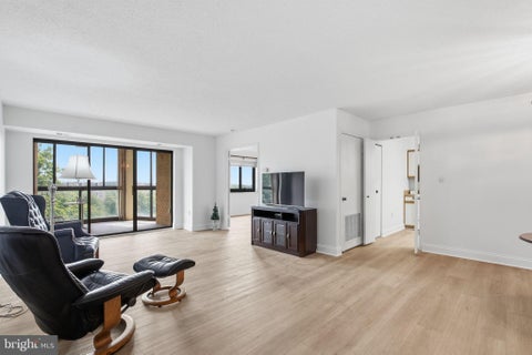 Condo For Sale - 15100 Interlachen Drive #4-822<br/> Montgomery County, SILVER SPRING, MD 20906