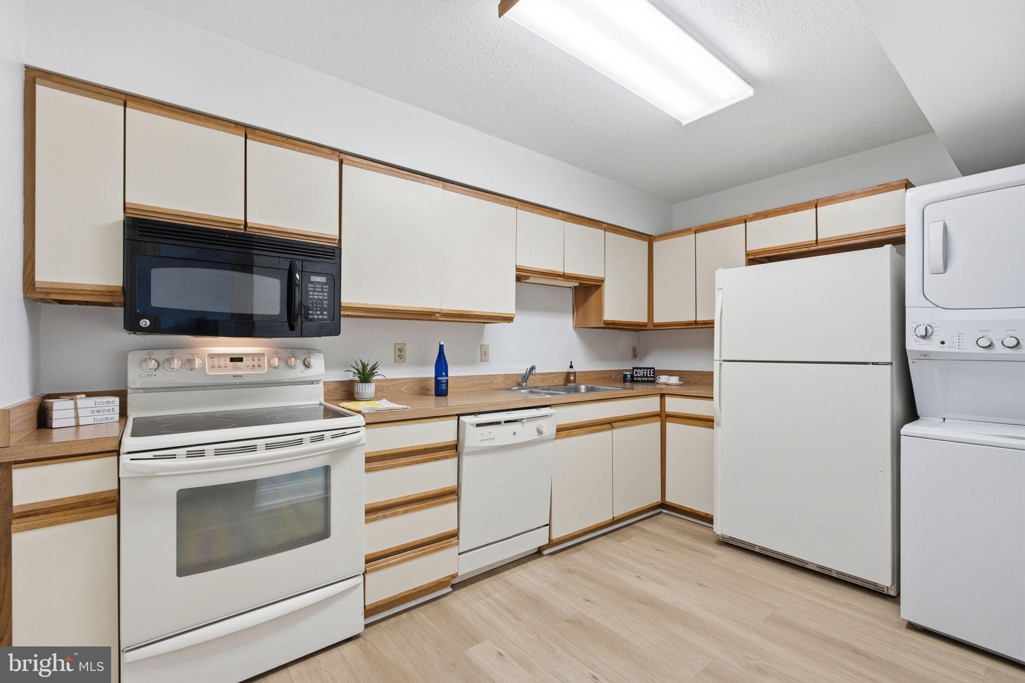 15100 INTERLACHEN DRIVE 4-822